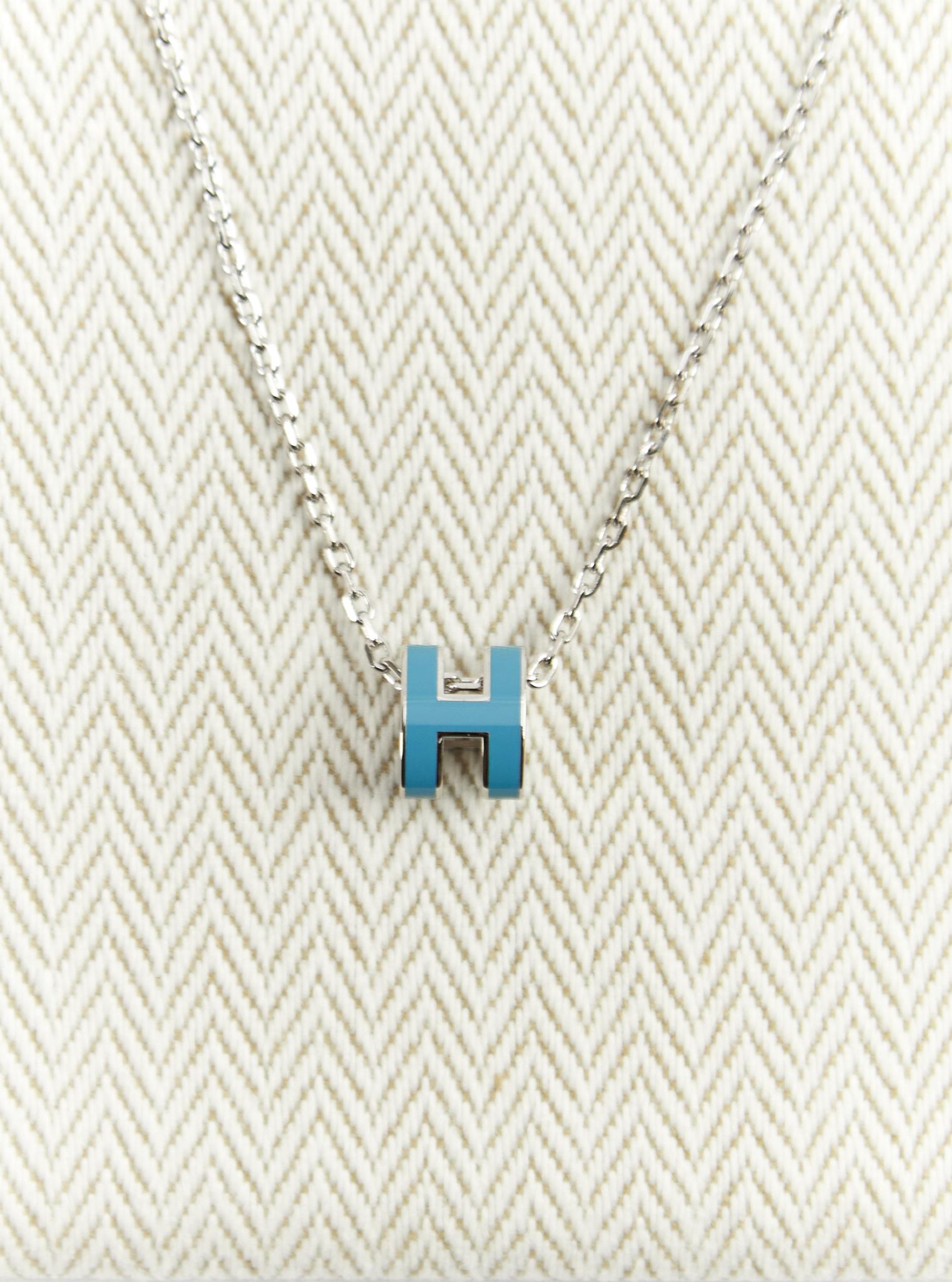 Hermès Mini Pop H Necklace in Blue Jean & Palladium

Chain length: 40cm

Made in France 

Accompanied by: Hermès box, dust bag and ribbon