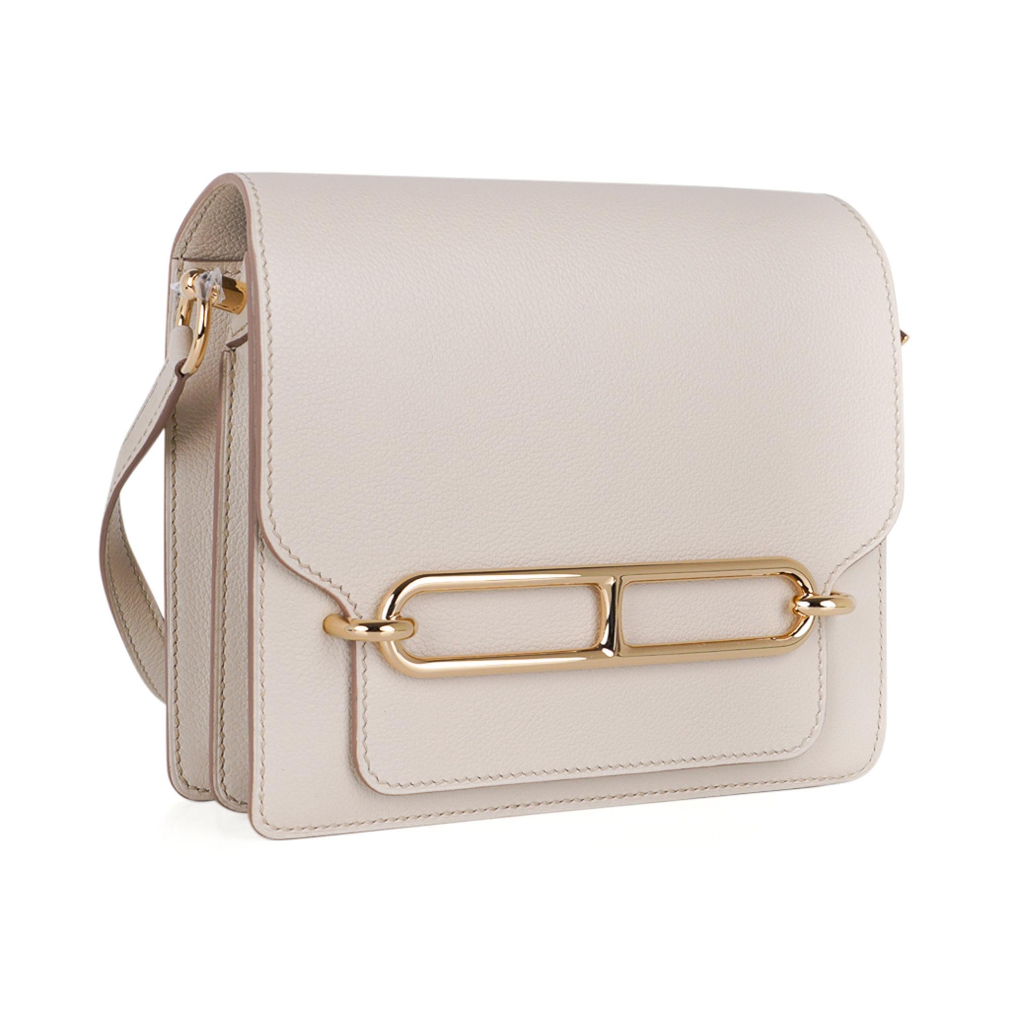 Mightychic offers a guaranteed authentic Hermes mini Roulis bag featured in neutral perfection Beton.
Beautifully accentuated with Permabrass hardware.
This divine jewel and easily moves from day to night.
Convertible from a shoulder bag to a