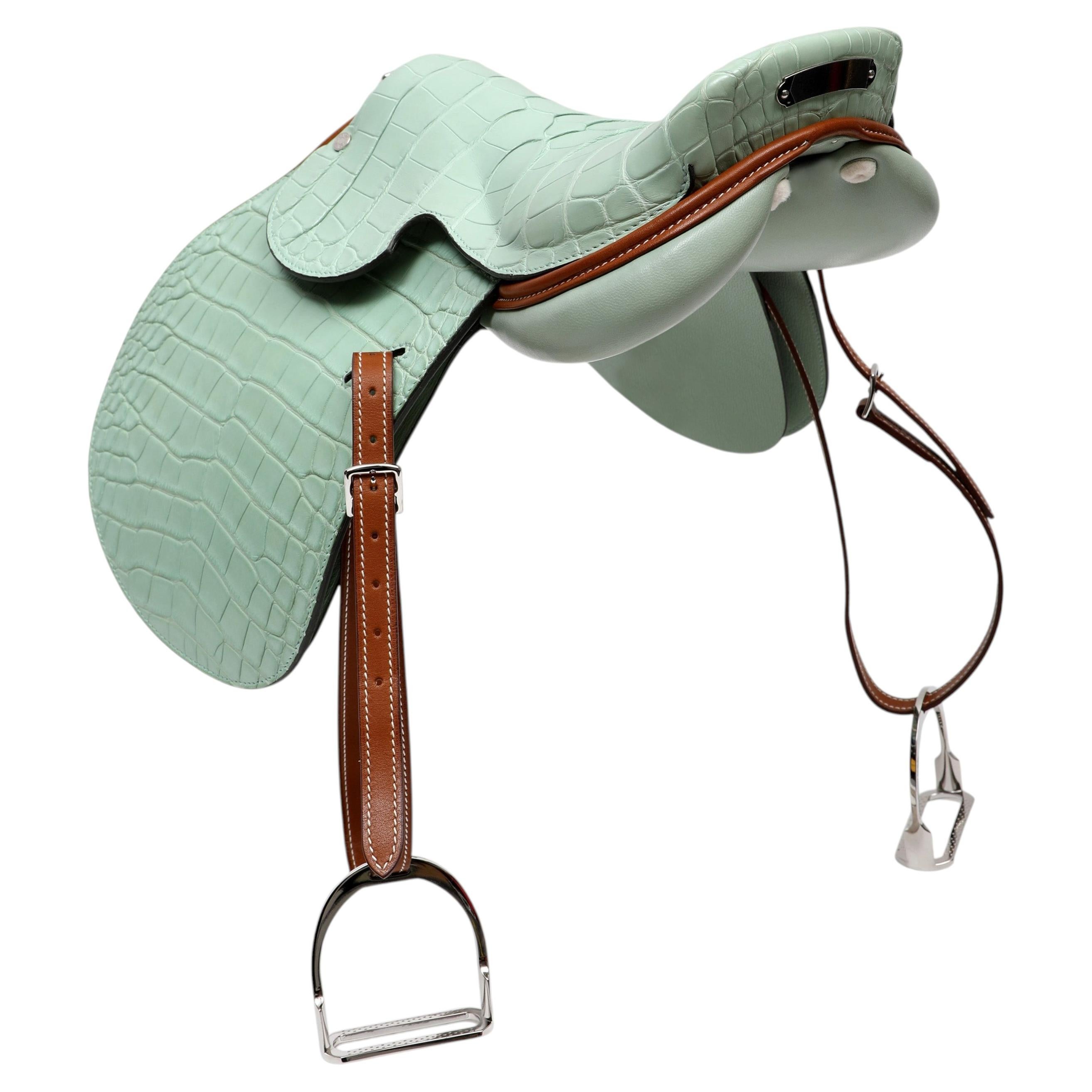 Hermès Mini-Sattel "Cavale" aus mattem Vert D'eau Alligator- und Barénia-Leder im Angebot