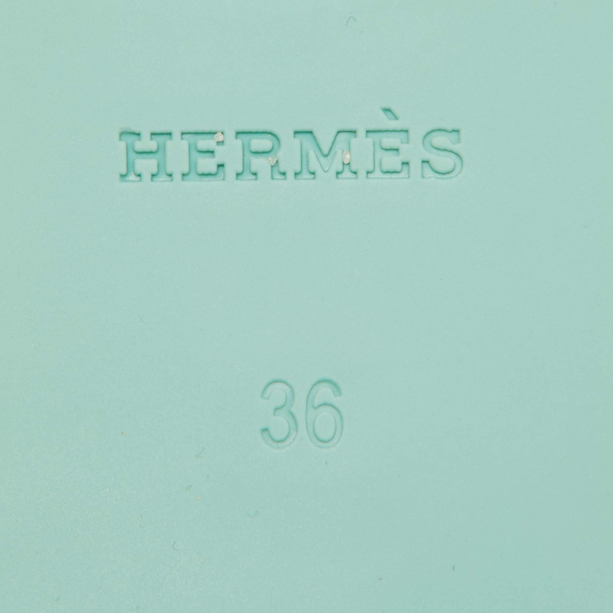 Hermes Mint Green Rubber Egerie Thong Flat Slides Size 36 In Good Condition In Dubai, Al Qouz 2