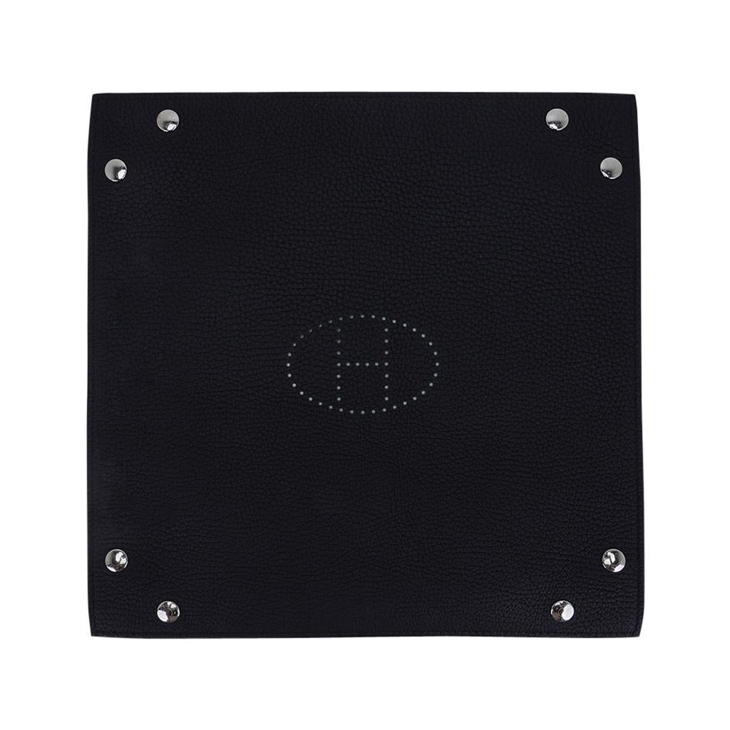 Mightychic offers an Hermes Mises et Relances change tray with perforated Evelyn H.
Beautifully crafted featuring Black Clemence leather.
Nickeled clou de selle snaps.
A beautiful desk or bedroom accessory.
Stamped Hermes Made in France.
New or