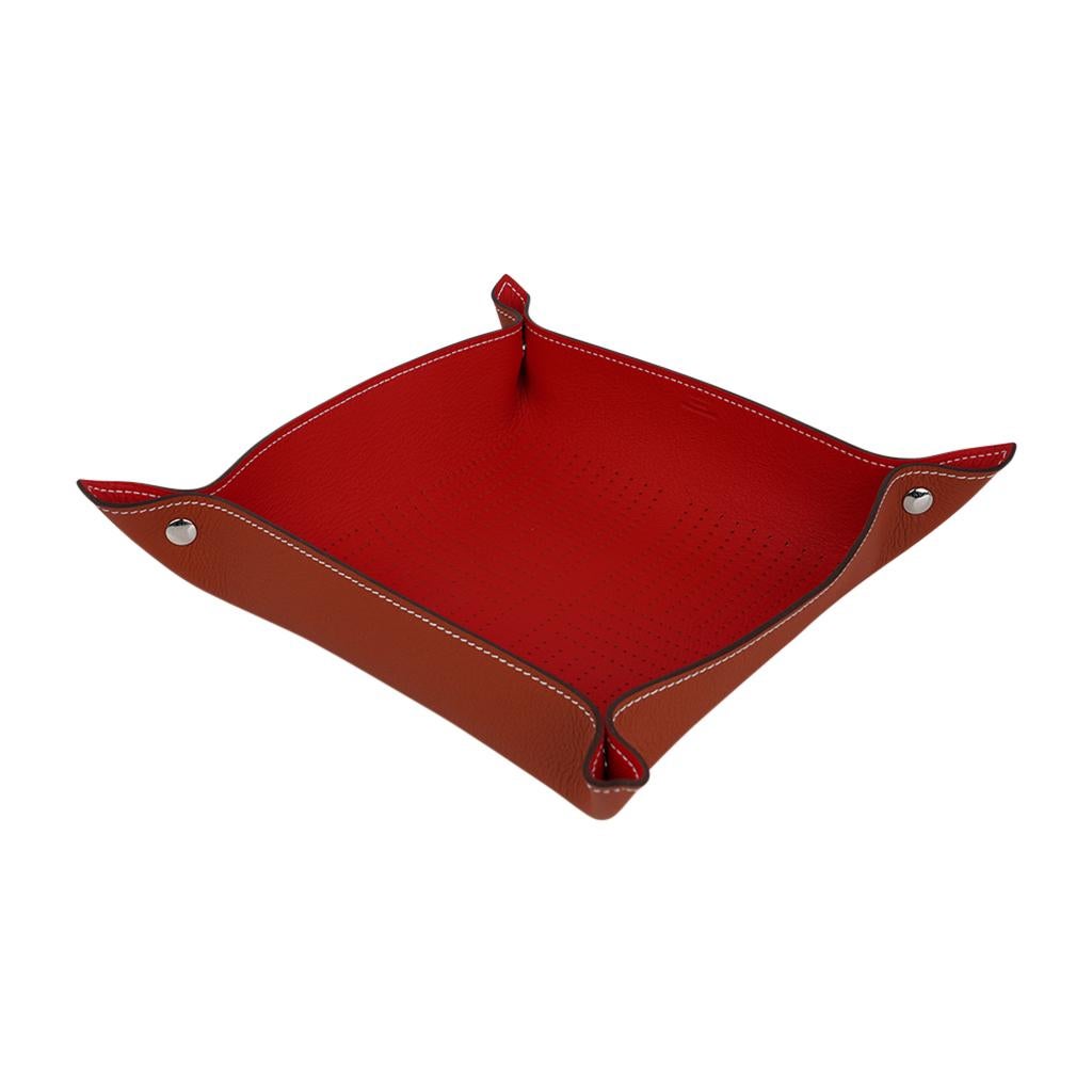 Mightychic offers an Hermes Mises et Relances Carre D'H change tray.
Beautifully crafted featuring Rouge and Fauve taurillon leather.
Micro perforation on two toned leather revealing the graphic H.
Palladium plated brass clou de selle snaps.
A