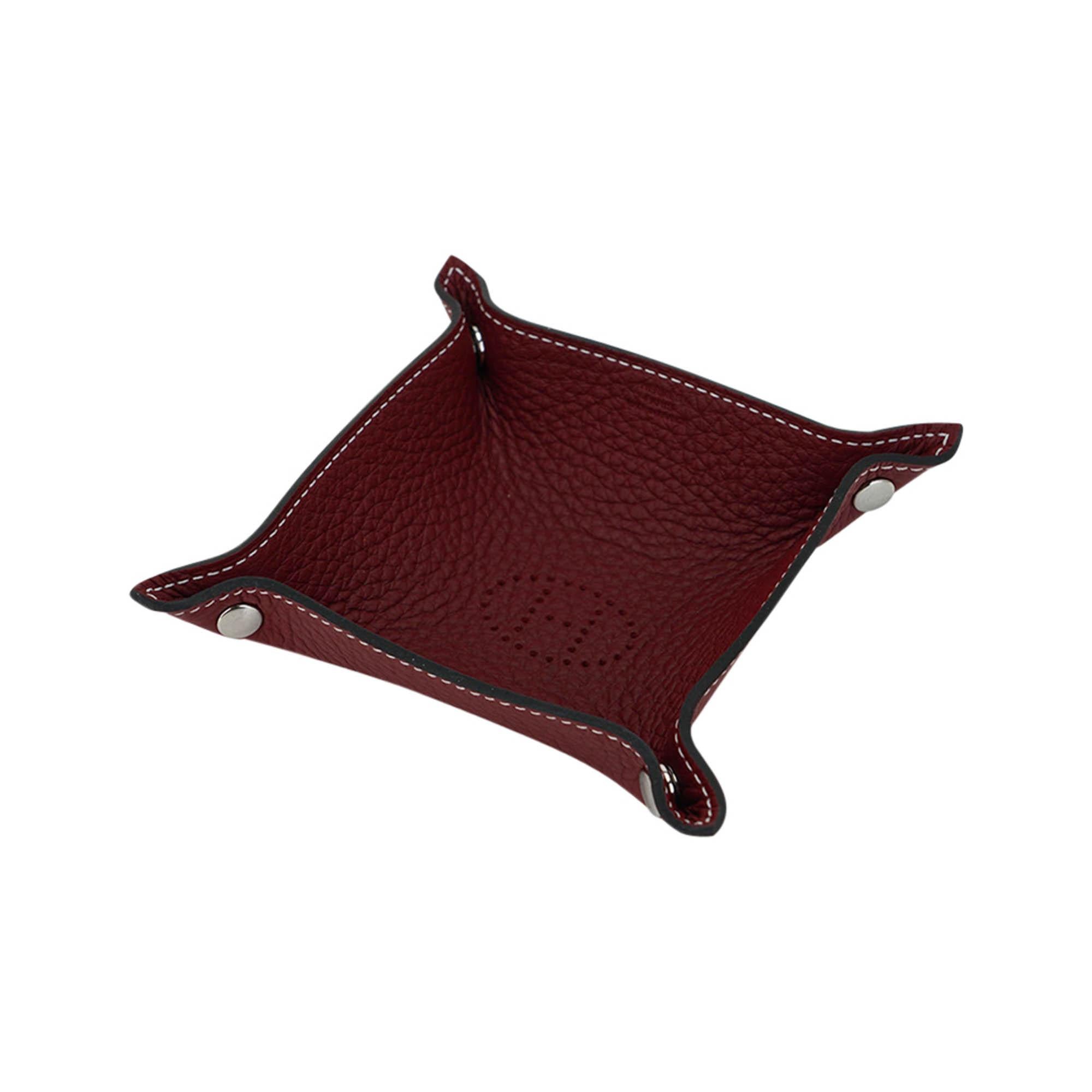 Mightychic offers an Hermes Mises et Relances mini change tray featured in Rouge H.
Beautifully crafted in Clemence taurillon leather.
Palladium clou de selle snaps.
Perforated Evelyne H design in center.
Signature saddle stitch edges in bone.
A