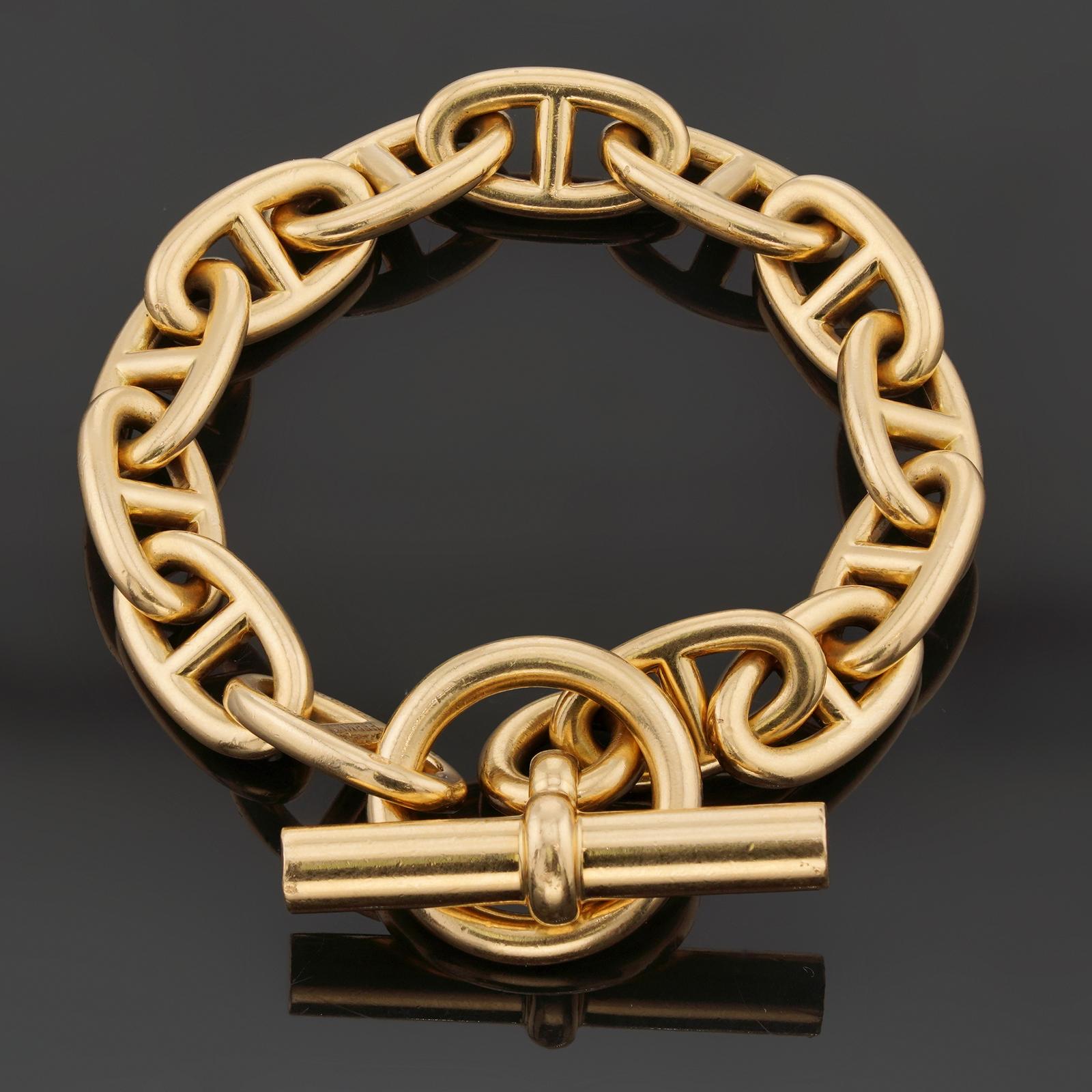 This iconic Hermes Modernist Chaine D'ancre bracelet features 13 large oval links and a toggle clasp closure crafted in solid 18k yellow gold. Made in France circa 1990s. Measurements: 0.43