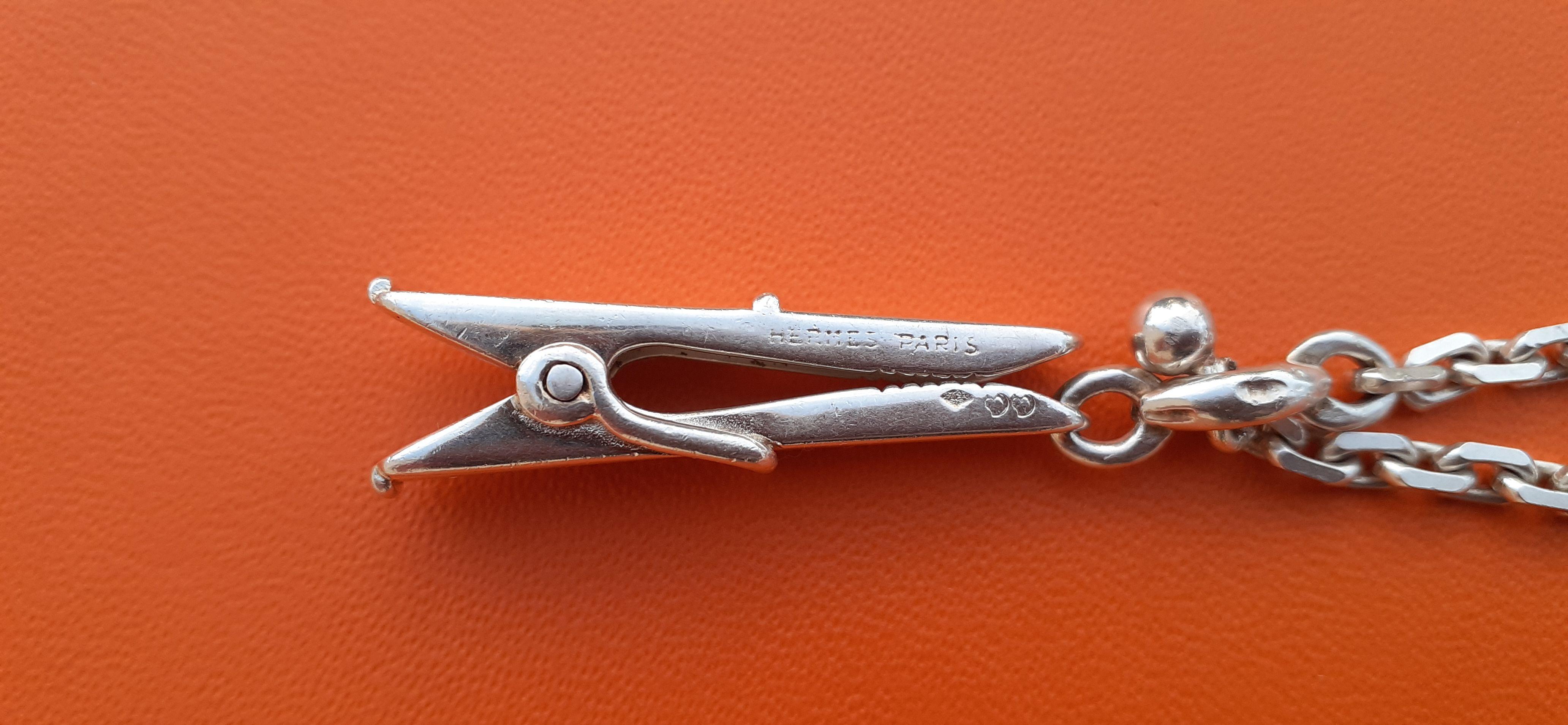 Rare Authentic Hermès Money Clip Key Holder

In the shape of a cute Clothespin

Like the big ones, it really opens

Vintage Item

Can be hanged as a charm thanks to its chain

Made of Silver

Colorway: silvery

