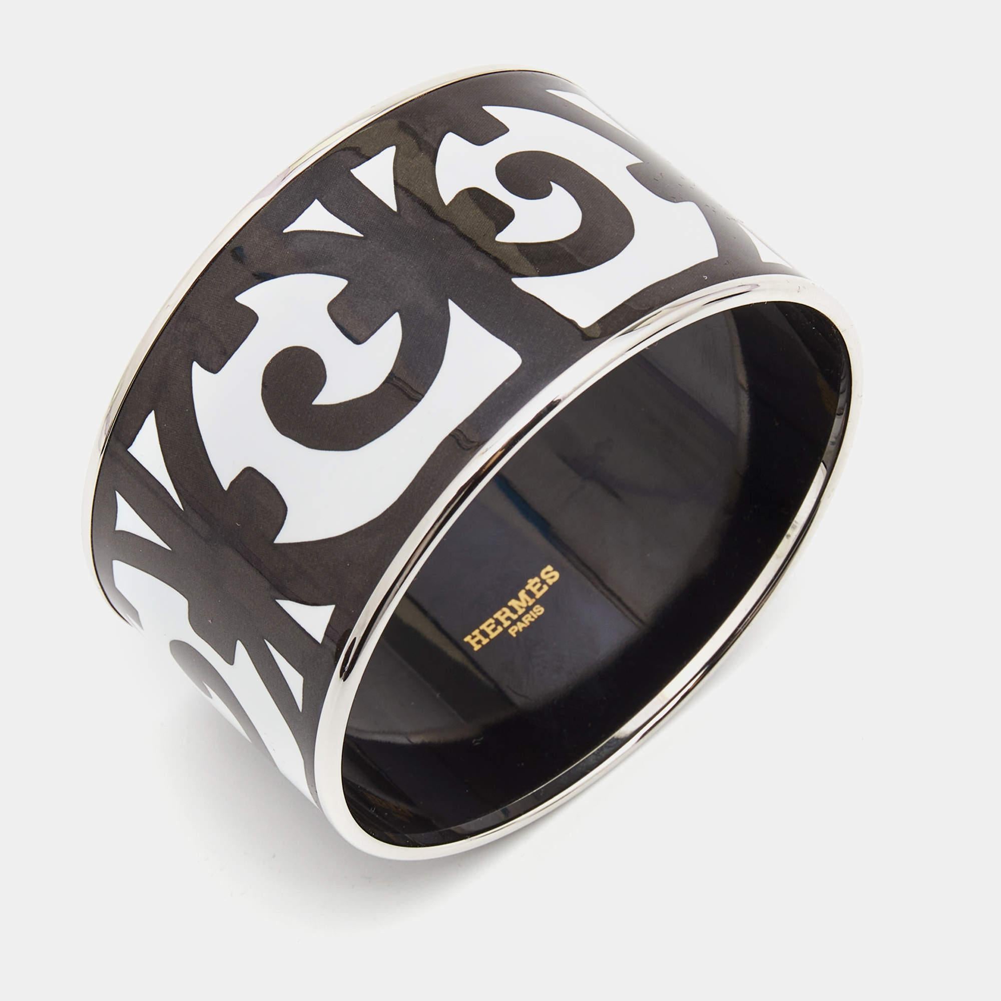 A classic Hermes bracelet is so simple, effortless, and yet so chic and luxurious that it is worn over and over again once purchased. It never goes out of style. Constructed using palladium-plated metal, this bangle is beautified with enamel.

