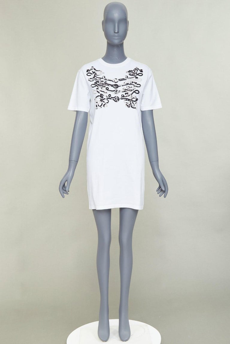 hermes t shirt dress Herms Pre-Owned 2020s embroidered-pocket T-shirt Dress | Black