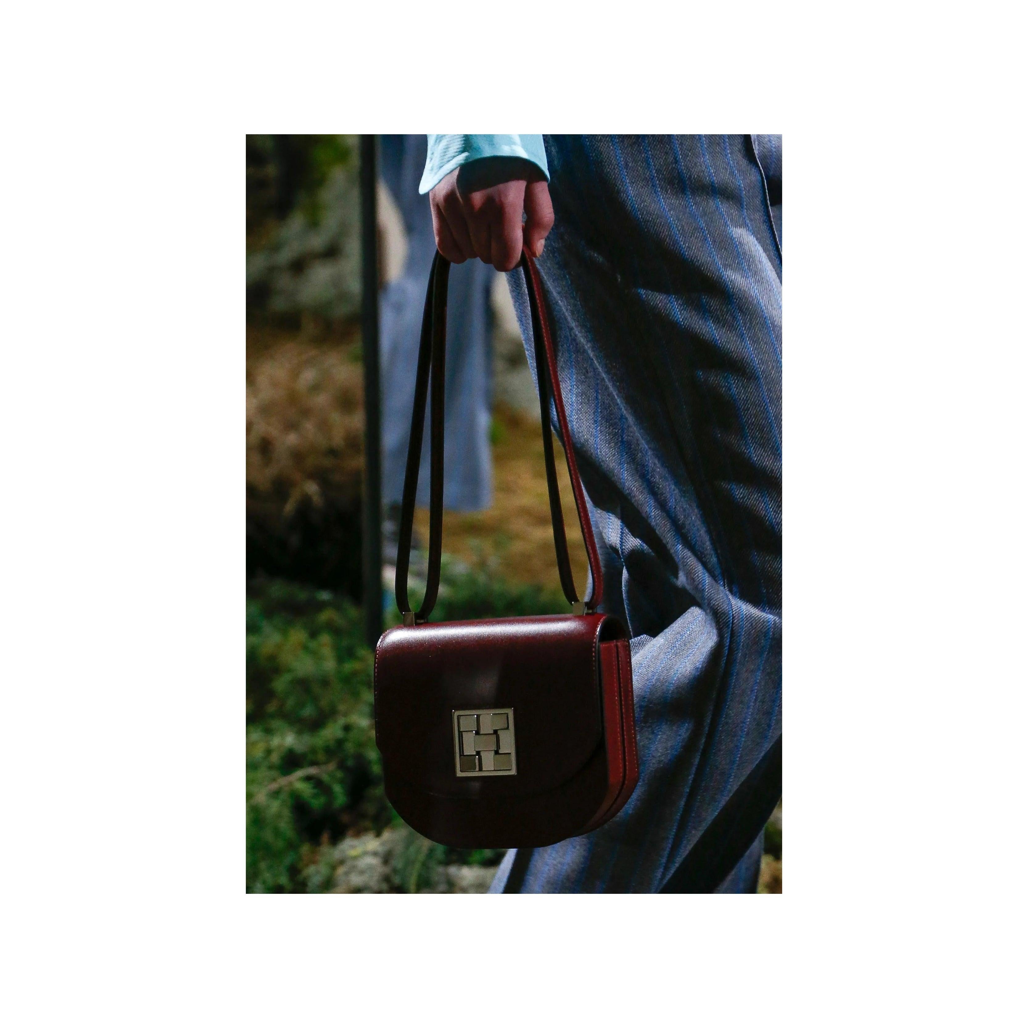 Inside the Fall Winter 2018 Collection, there is a new bag that can become the next iconic. It’s called the Hermes Mosaique Bag, also known as Sac a Mosaique. The Mosaique was designed in homage to the mosaic that was covered on the floor of 24