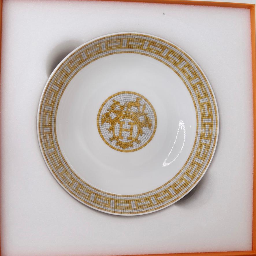 Looking to spice up your table for next Sunday brunch? Hermes has you covered with these gorgeous bowl sets! Hermes prooves even your kitchen cabinets could use a splash Hermes elegance with these porcelain rice bowls! Wow your guests with this set