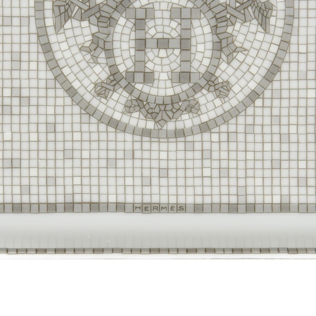 Hermes Mosaique au 24 Platin Teller / Tablett Set von 6 kleinen Modellen (Grau) im Angebot