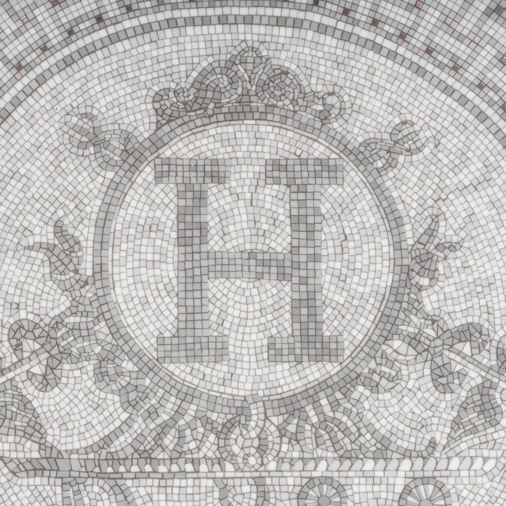 Guaranteed authentic Hermes Mosaique Au 24 Platinum tart platter in porcelain.
The mosaic motif reflects the mosaic floor at the entrance of the 24 Faubourg St. Honore flagship store in Paris.
A perfect accent piece for any room.
Wonderful for home
