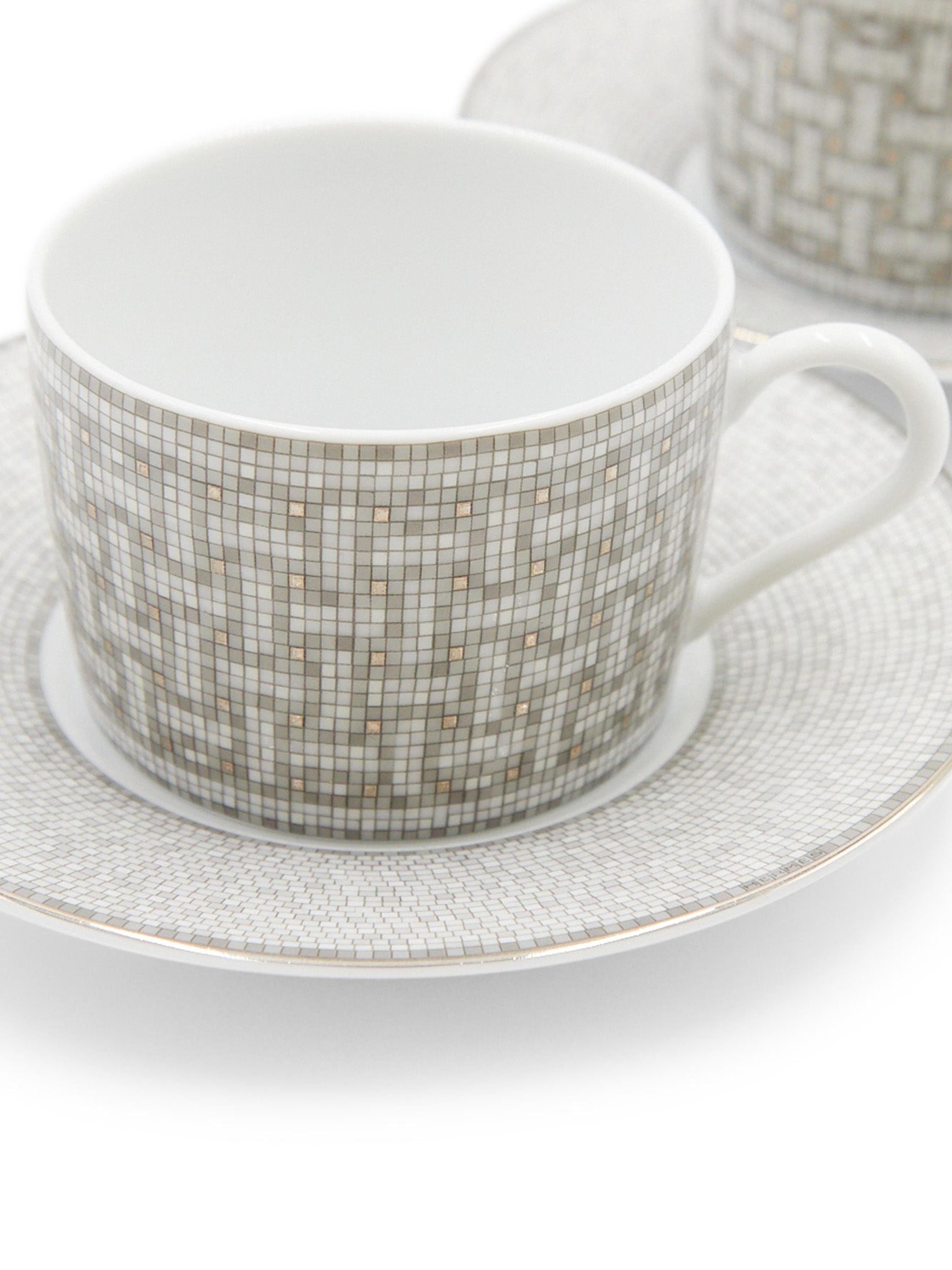 Hermès Mosaique au 24 Tea Cups and Saucers 

Tea cups and saucers in Platinum Limoges porcelain

Set of two 

Capacity: 16 cl. 
