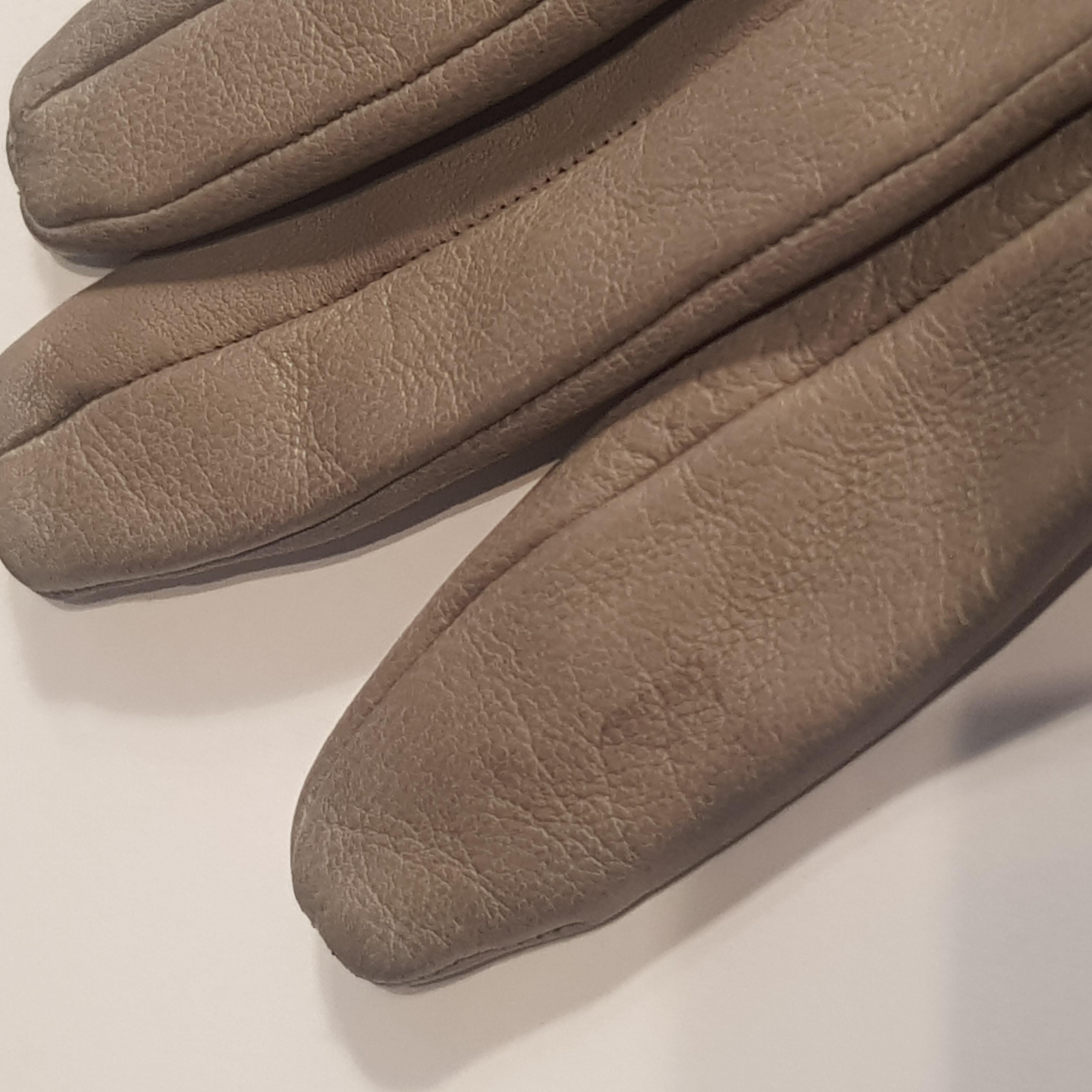 Women's Hermès Mouse Grey Leather Gloves