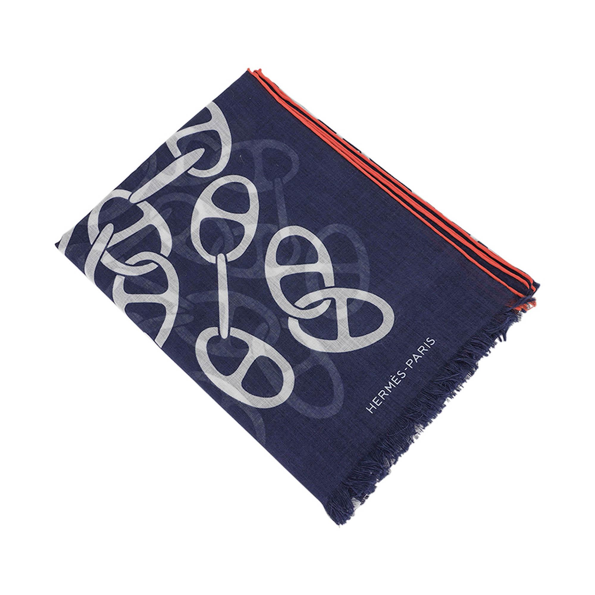 Mightychic offers an Hermes Naoussa Megalo muffler featured in Desert cotton.
Lightweight and breezy this muffler is perfect for Spring to Summer weather.
This elegant and sophisticated design was created by the renowned designer Henri d'Origny.
NEW