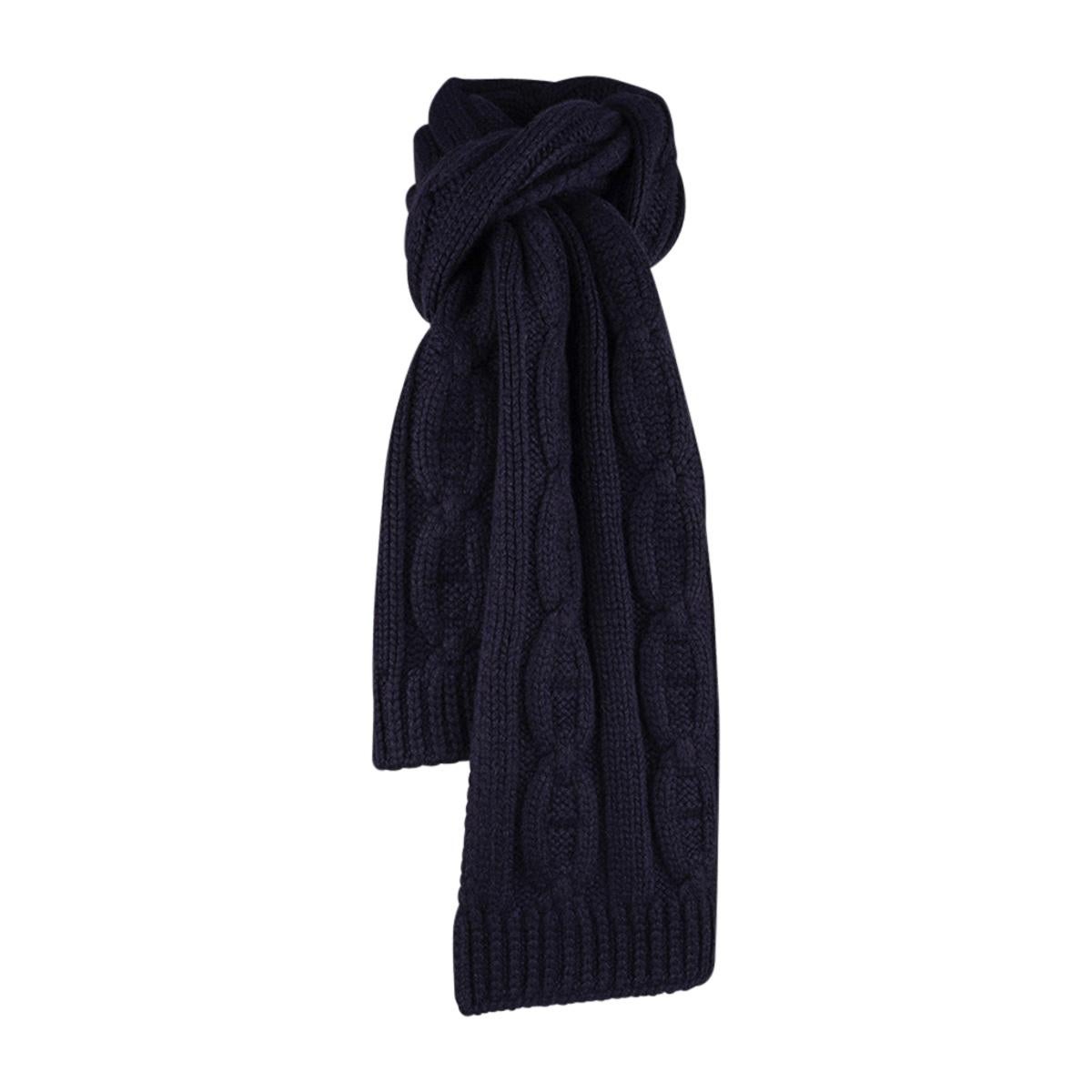 Mightychic offers an Hermes Tri Maillon Muffler featured in Marine.
Muffler is oversized with the iconic chaine d'ancre woven throughout.
Fabric is 100% cashmere.
Made in Italy.
Companion Bleu Marine Beanie under separate listing.
NEW or NEVER
