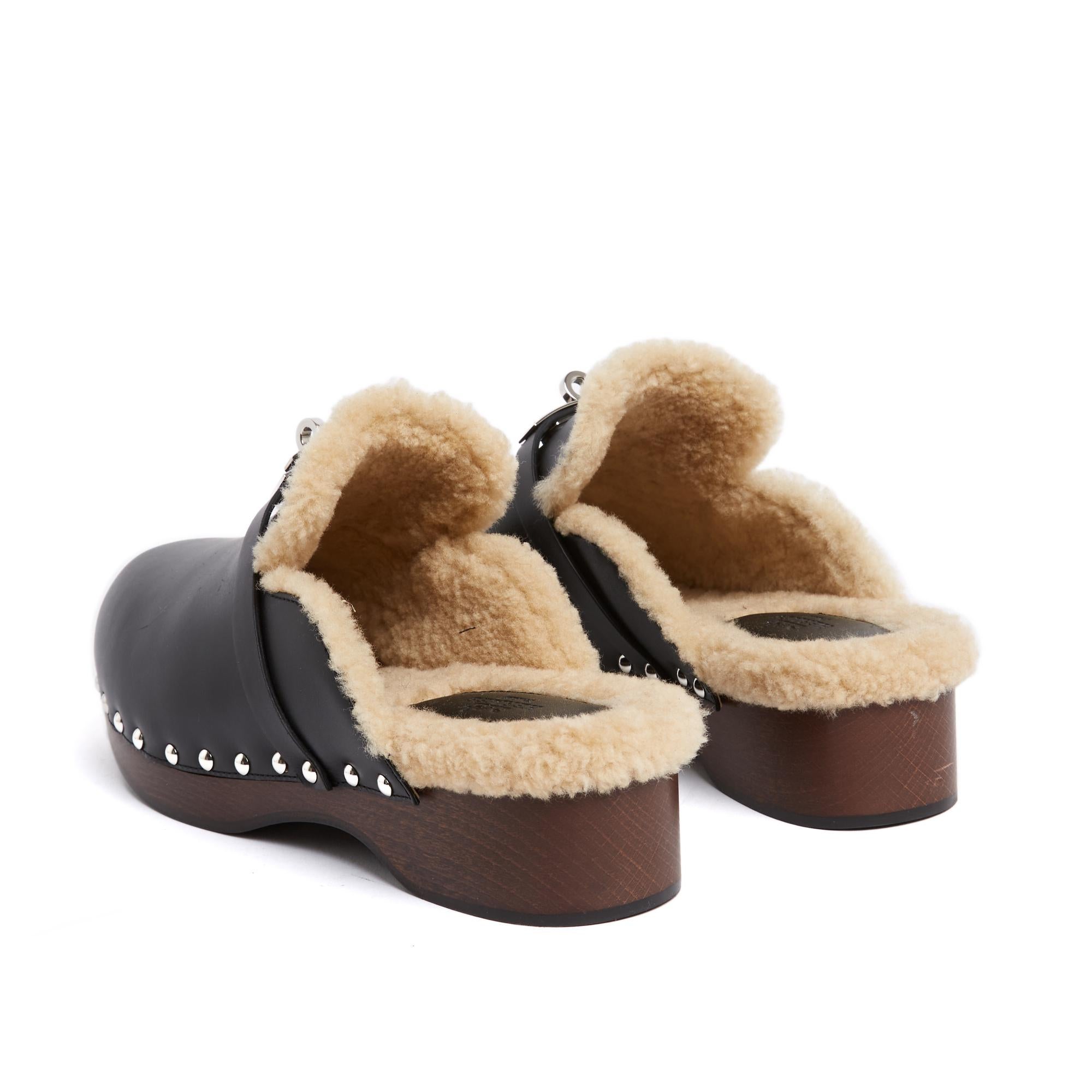 Women's Hermès Mules Sabots Carlotta EU39 Black Leather Shearling Clogs UK6 US8.5 Hermes For Sale