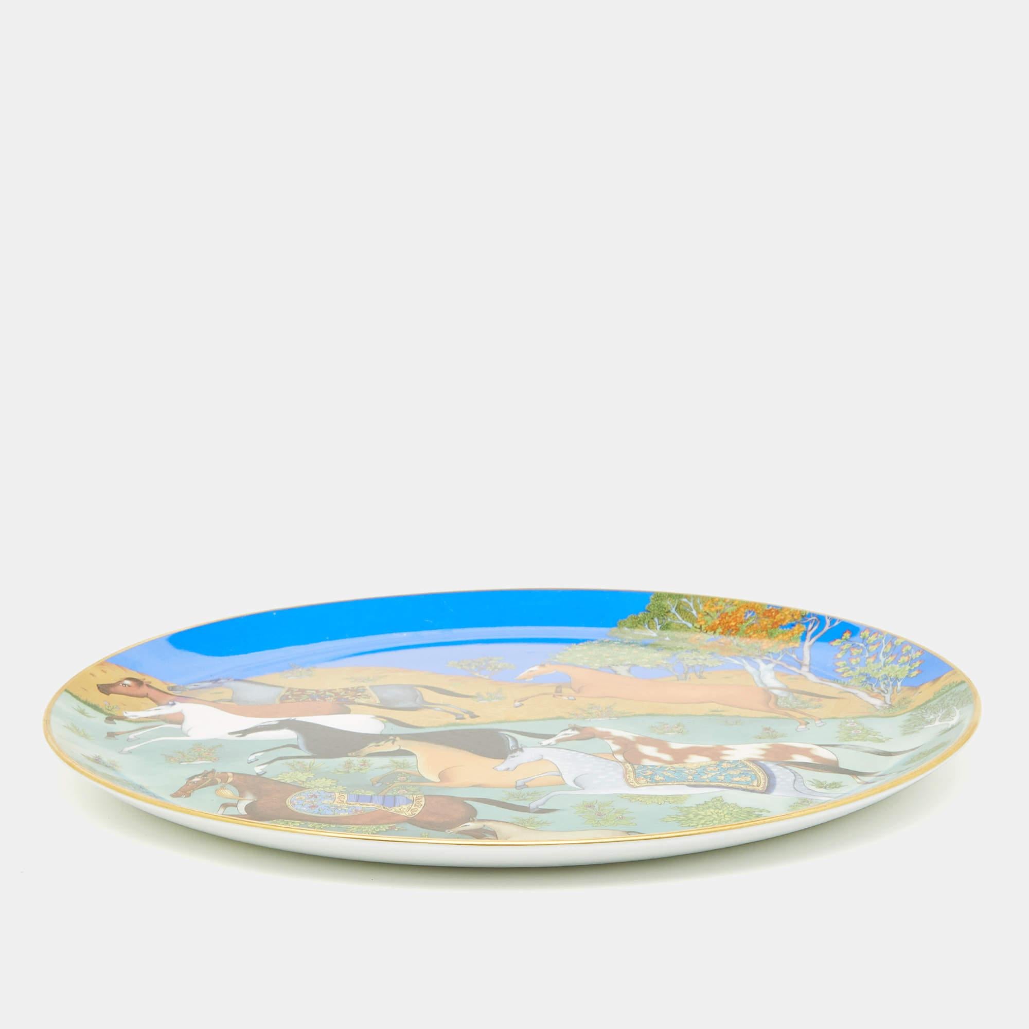 The Hermès tart platter showcases a captivating blend of vivid hues and intricate details. Featuring a striking Cheval d'Orient motif, this exquisite platter exudes elegance. Its delicate porcelain construction makes it a stunning canvas for serving