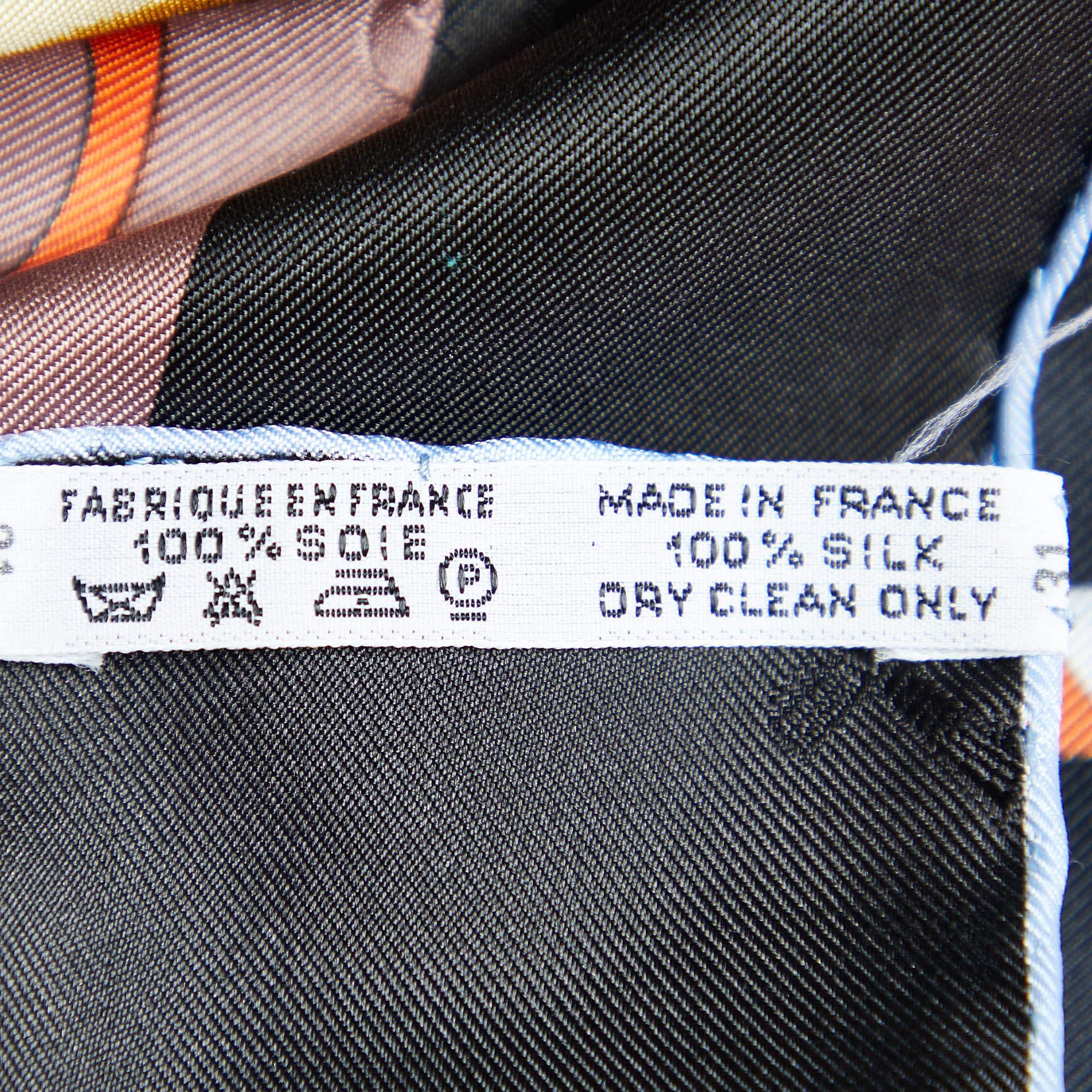 Beige Hermès - Écharpe carrée en soie imprimée « Le Carnaval de Denise » multicolore