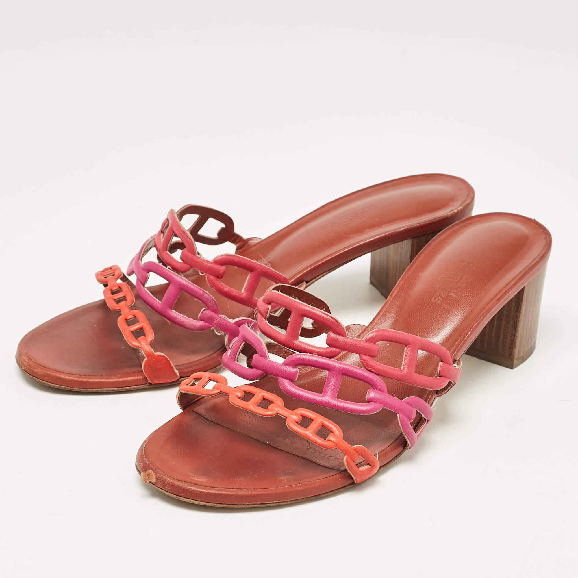 These sandals will frame your feet in an elegant manner. Crafted from quality materials  they display a classy design and comfortable insoles.