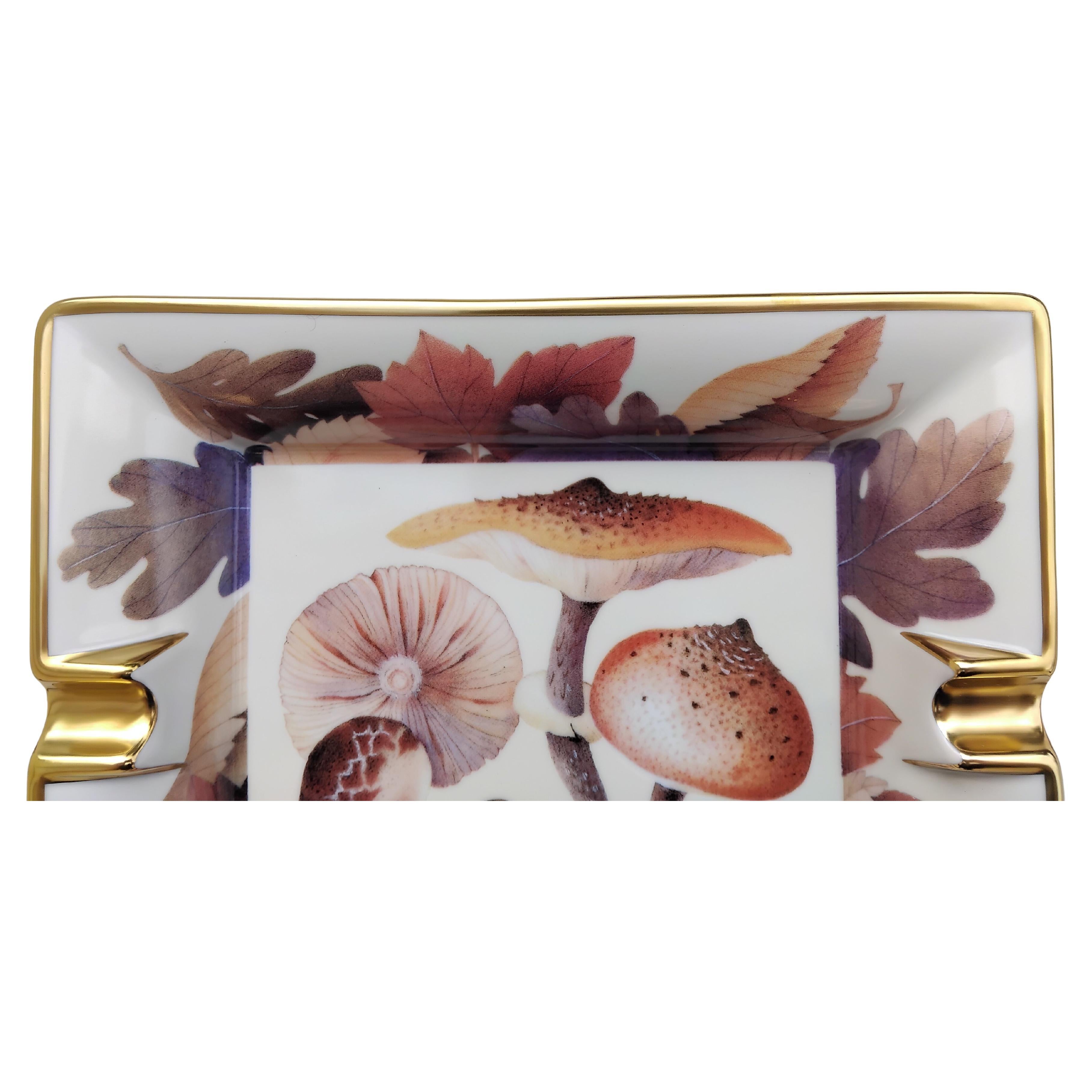 Hermès Pilze Herbst Print Zigarren Aschenbecher ändern Tablett Porzellan Gold im Angebot 1