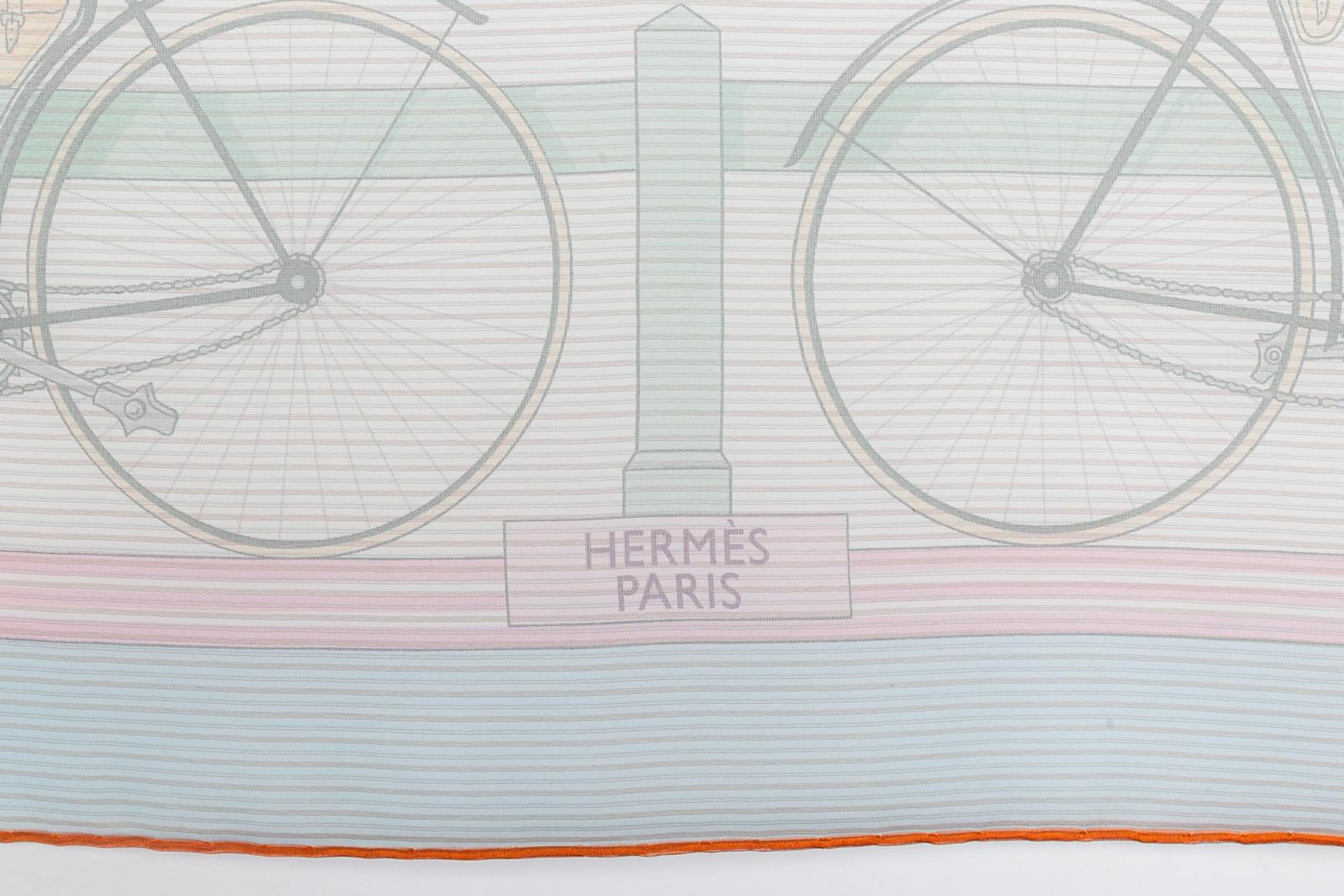 Hermès muslin foulard 'Les Bécanes' In Excellent Condition In SAINT-OUEN-SUR-SEINE, FR
