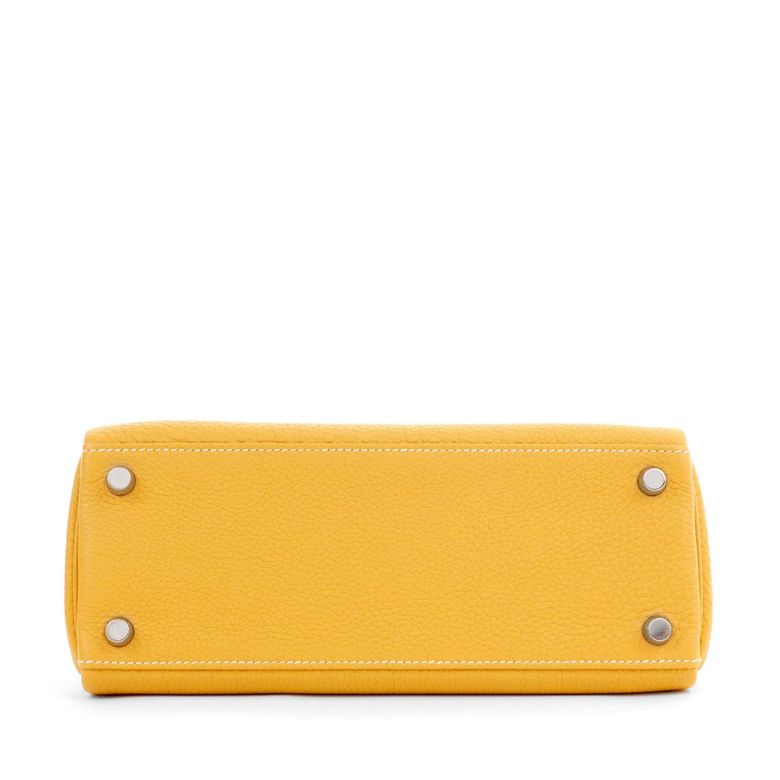 Hermès Mustard Yellow 25 cm Kelly with Palladium In Excellent Condition For Sale In Palm Beach, FL