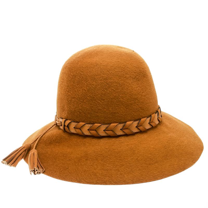 The open crown, wide brim and leather hatband with tassel ends come together to create this beautiful Hermes wool hat. Fedora is one style essential that has never gone out of the fashion scene. They continue to lend men and women a chic way to