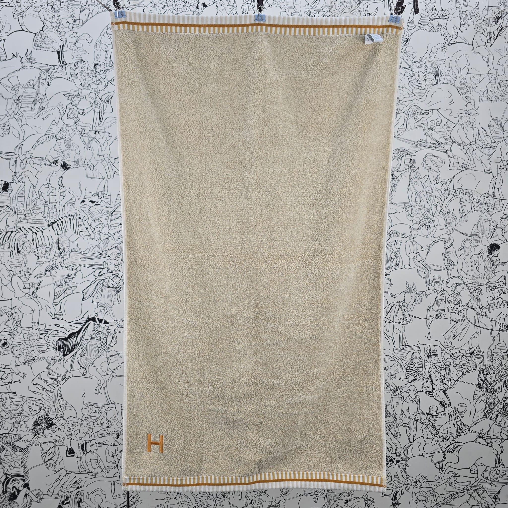 Gray Hermès nacre, jute & tan Woven terry cloth Vice Versa towel For Sale