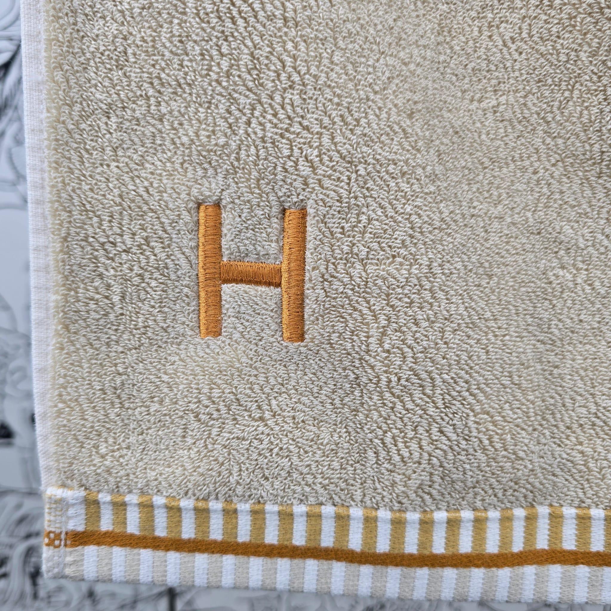 Hermès nacre, jute & tan Woven terry cloth Vice Versa towel In New Condition For Sale In Nicosia, CY