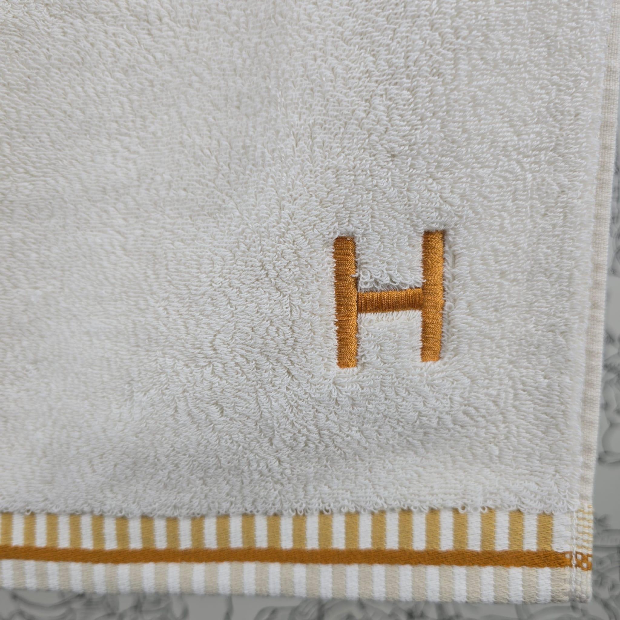Women's or Men's Hermès nacre, jute & tan Woven terry cloth Vice Versa towel For Sale
