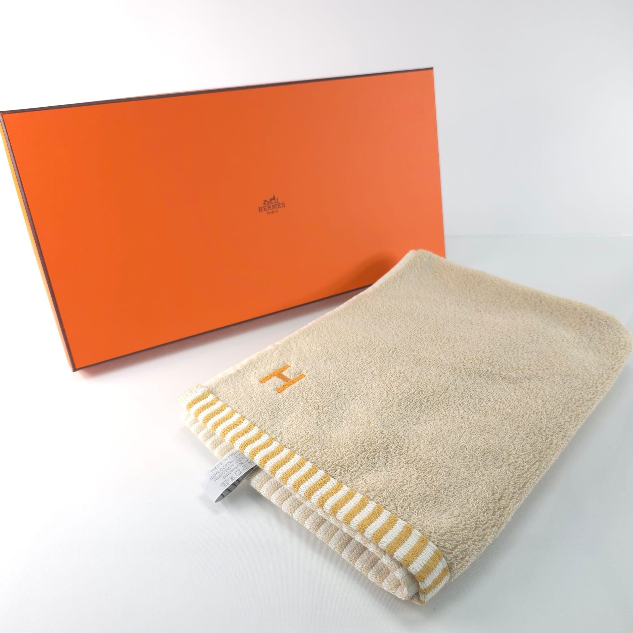 Hermès nacre, jute & tan Woven Vice Versa hand towel For Sale 2