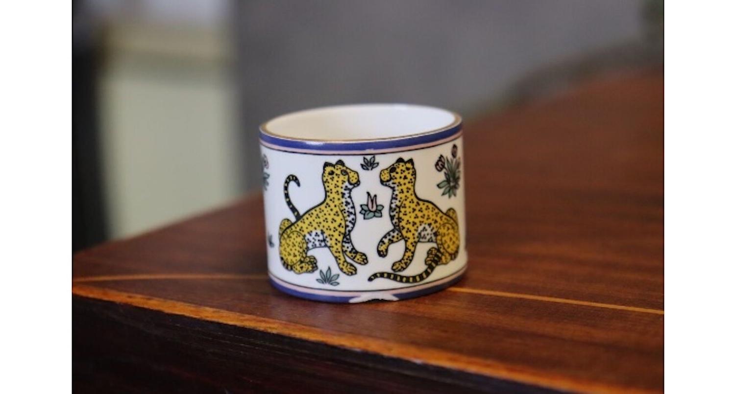 HERMES napkin ring in enamel with panther decoration. Diameter : 4 cm.