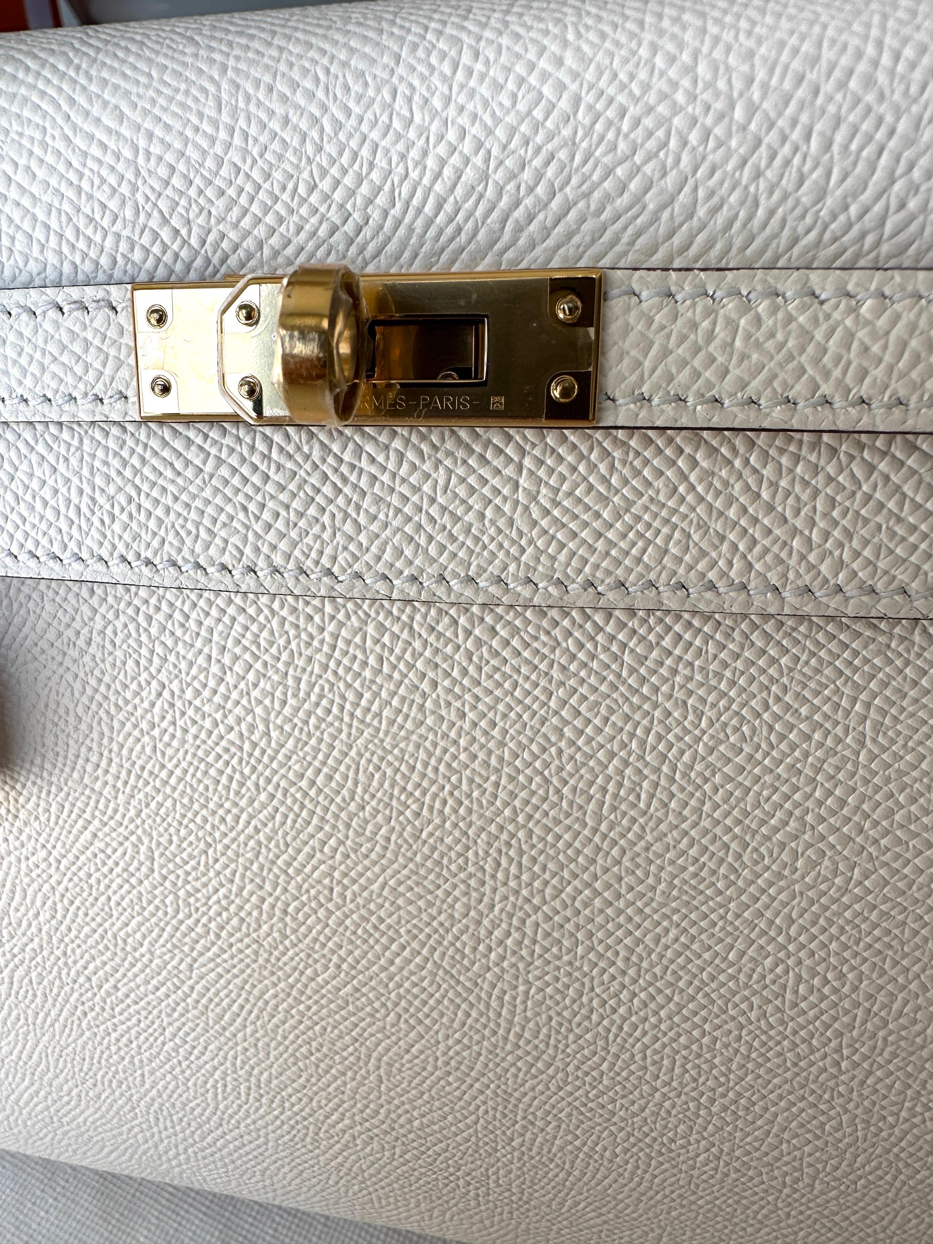 Hermes Kelly 25 Nata Ivory Epsom Sellier Gold Bag  In New Condition In West Chester, PA