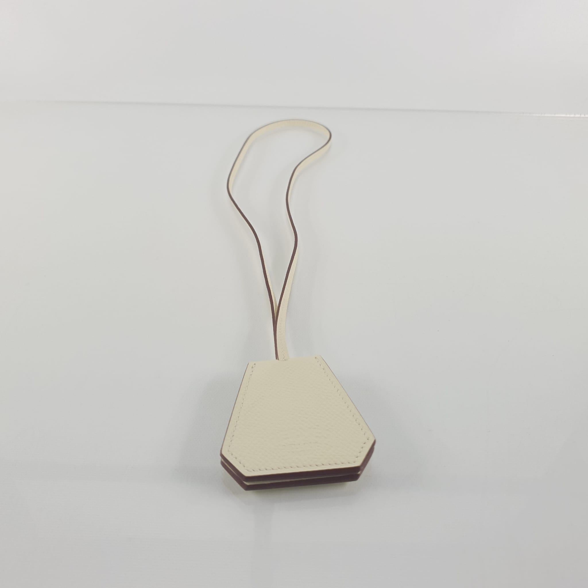 Hermes Nata Epsom calfskin Capucine hat clip In New Condition For Sale In Nicosia, CY