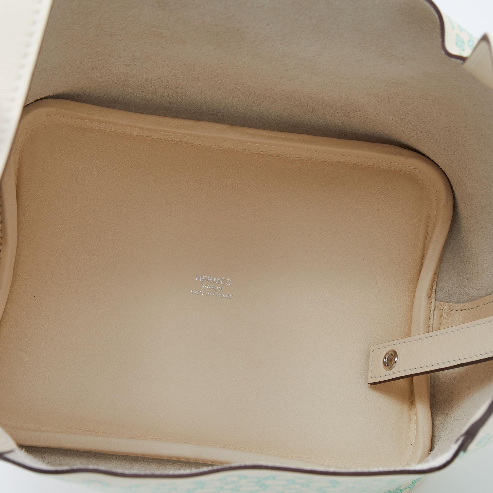 Hermes Nata/Green Swift Leather Lucky Daisy Picotin Lock 18 Bag In Good Condition In Dubai, Al Qouz 2