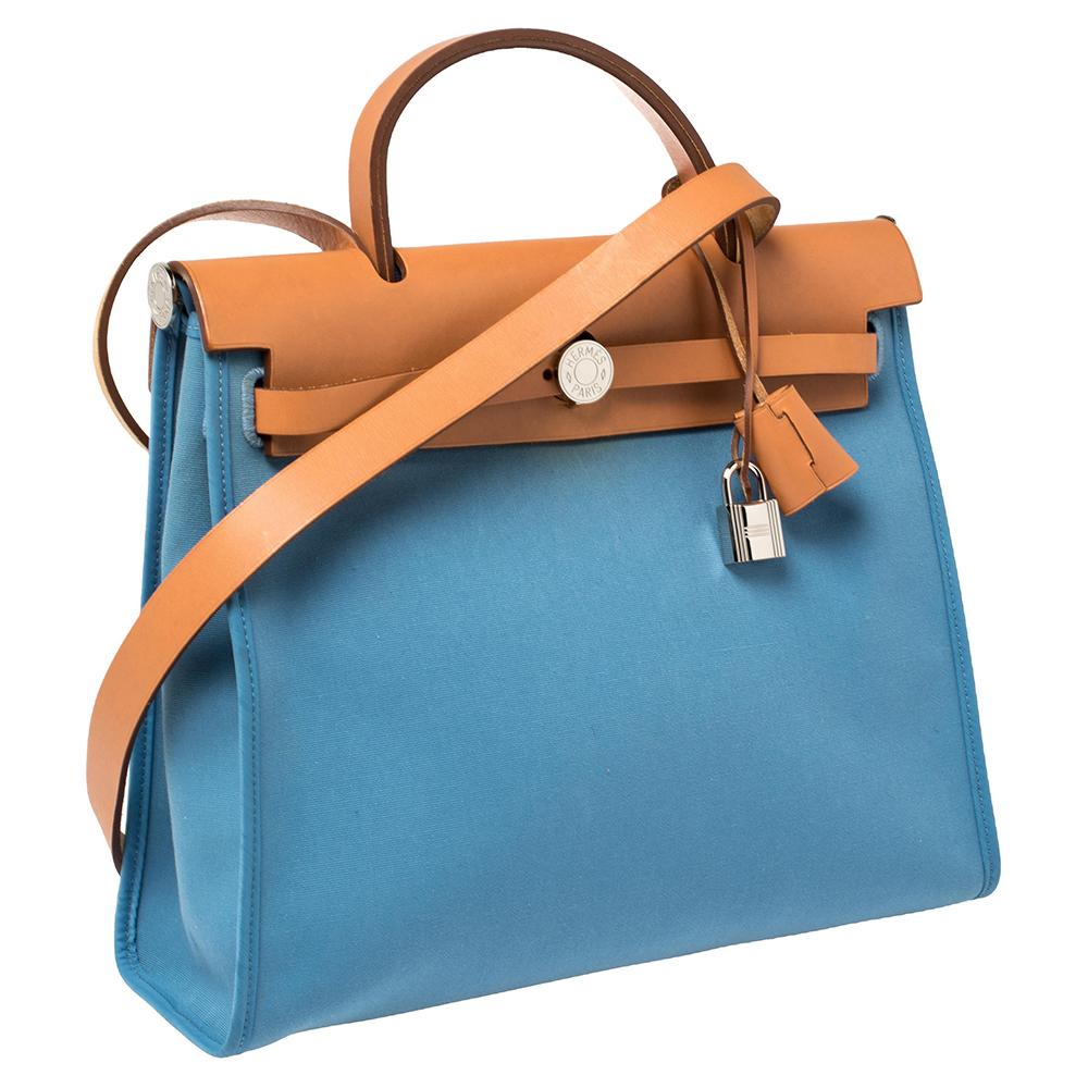 Hermes Natural/Blue Agate Canvas and Leather Herbag Zip 31 Bag In Good Condition In Dubai, Al Qouz 2
