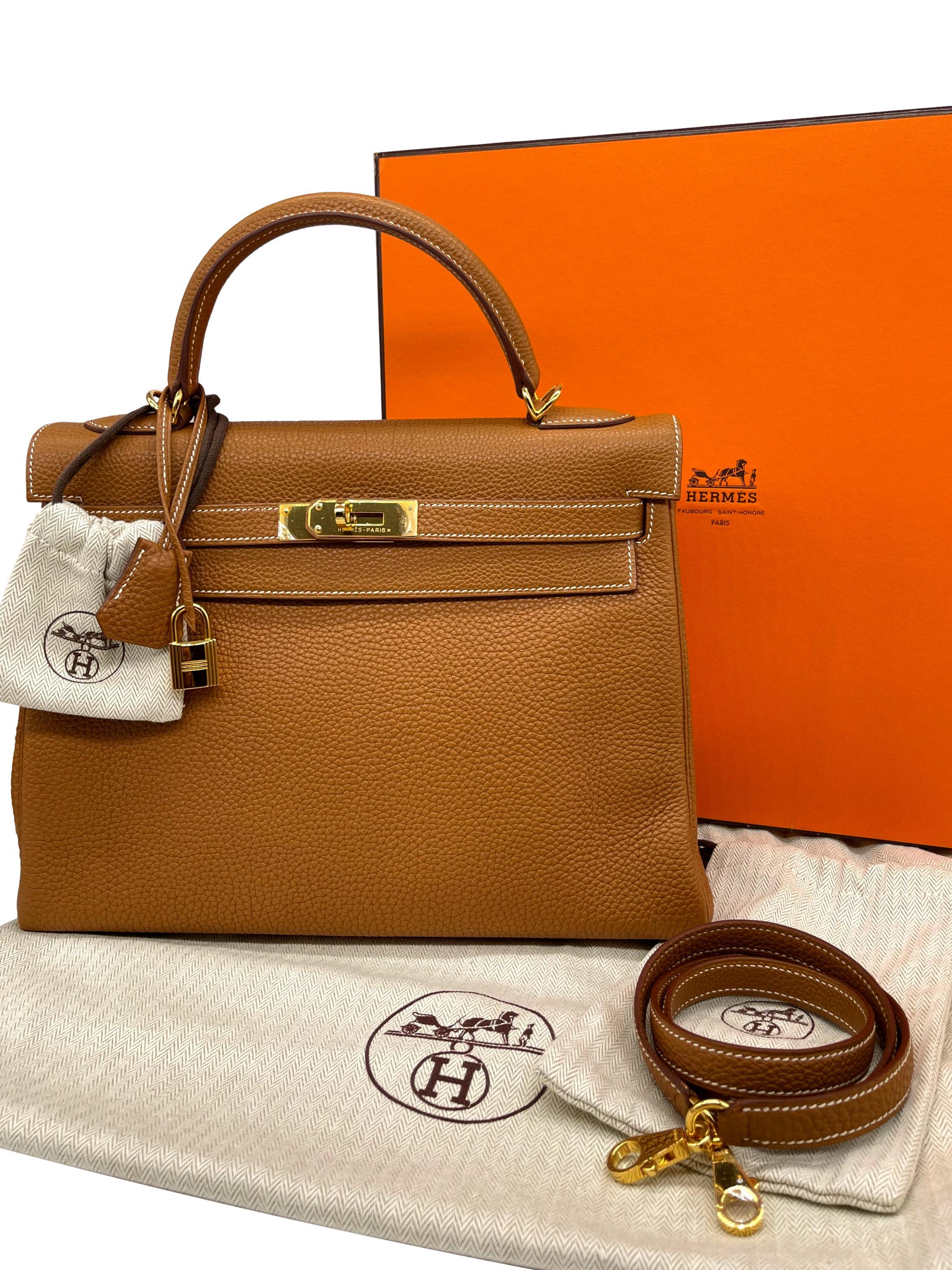Hermès Natural Clemence Retourne Kelly Handbag with Gold Hardware 32cm, 2007. In Excellent Condition In Banner Elk, NC
