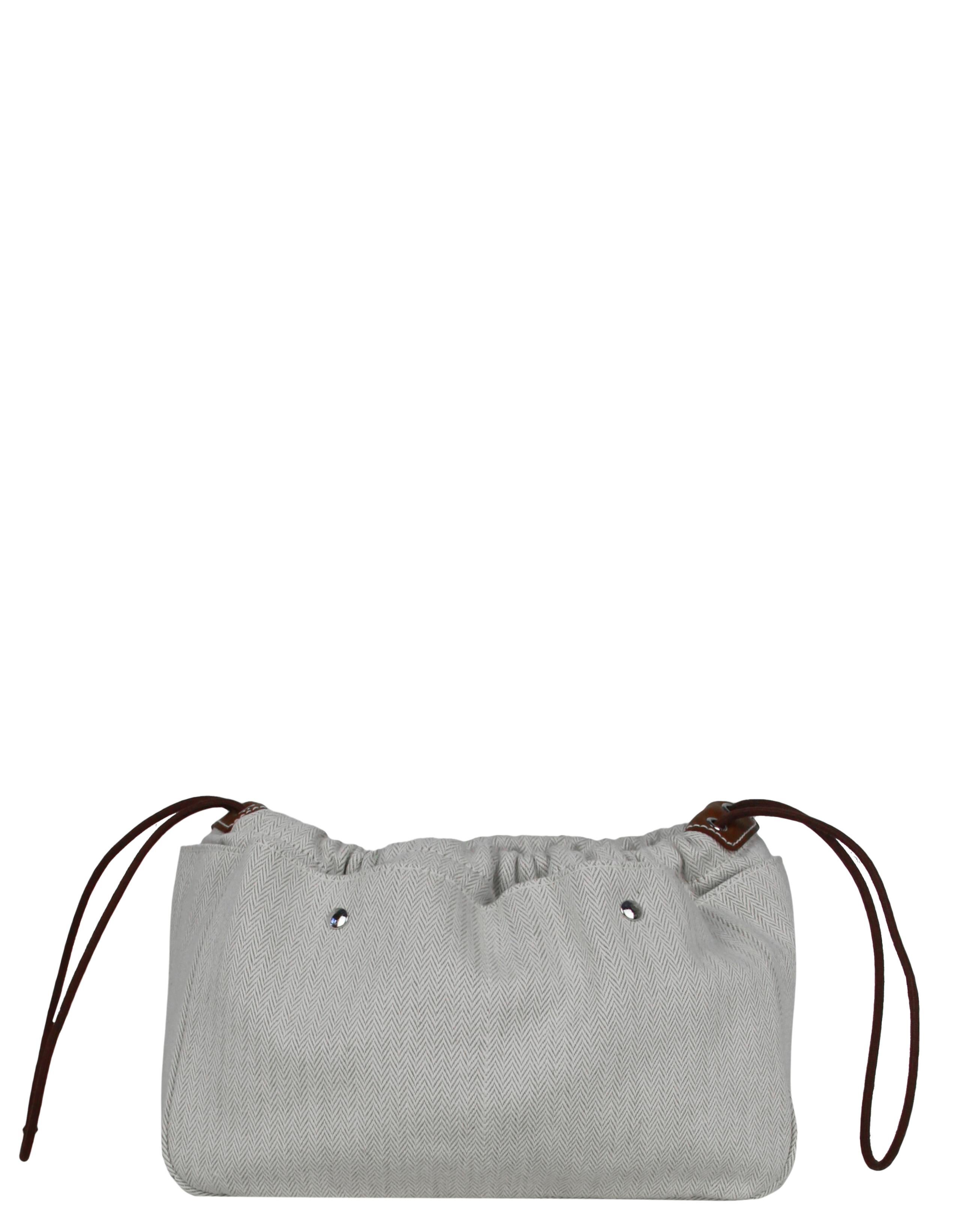 Hermes Natural Dauve Canvas Barenia Fourbi 25 MM Bag Insert

Made In: France
Color: Natural, fauve
Hardware: Palladium
Materials: Cotton canvas and barenia leather
Lining: Cotton canvas
Closure/Opening: Drawstring
Exterior pockets: Three snap