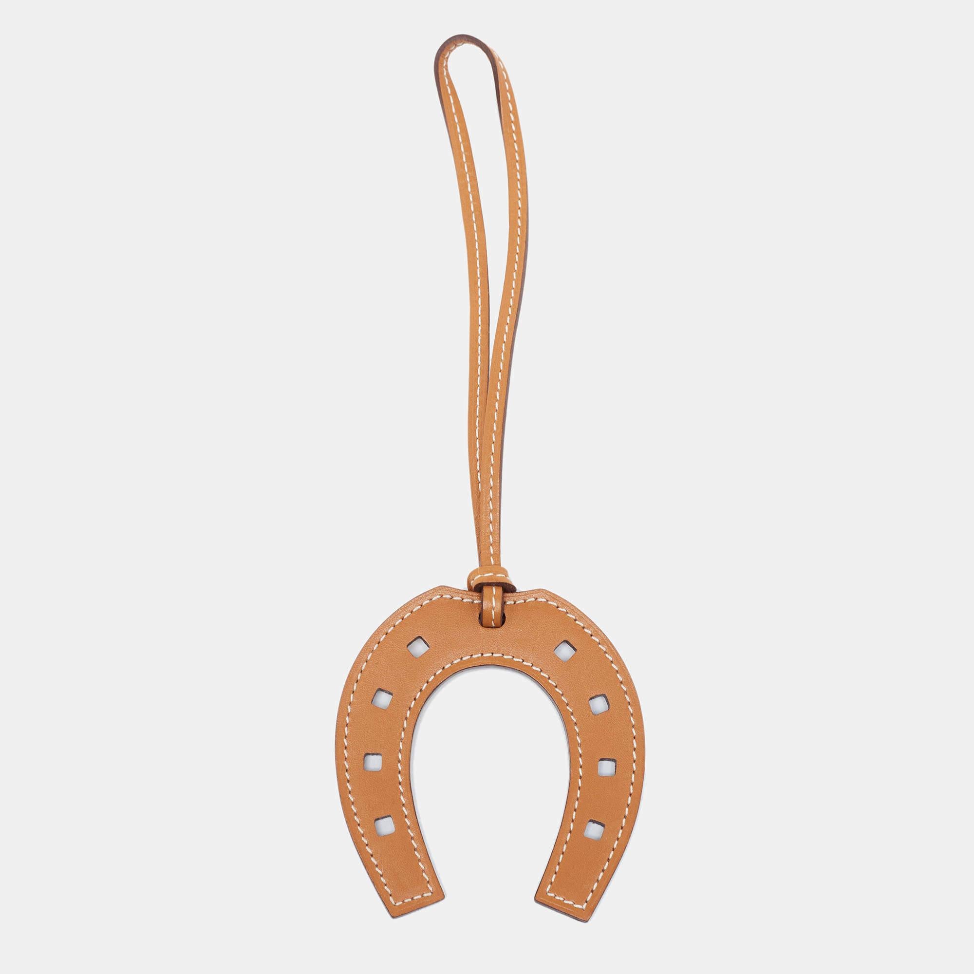 Hermès Natural Sable Veau Butler Leather Paddock Fer a Cheval Bag Charm In Excellent Condition For Sale In Dubai, Al Qouz 2