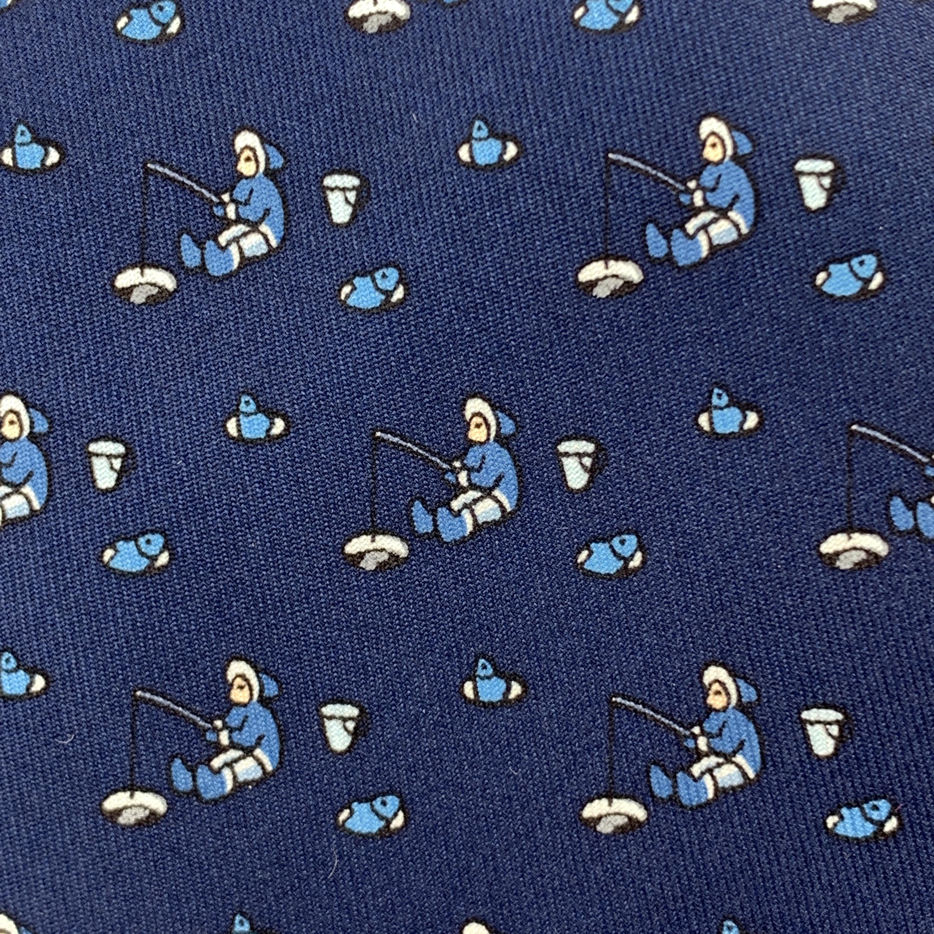 HERMES necktie comes in navy blue silk twill with all over Arctic fisherman print. Made in France.

Excellent Pre-Owned Condition.

Width: 3.75 in.  