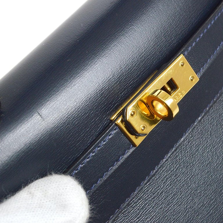 MEDIUM SHOULDER BAG 39 IN GREEN CALFSKIN GOLD HARDWARE
