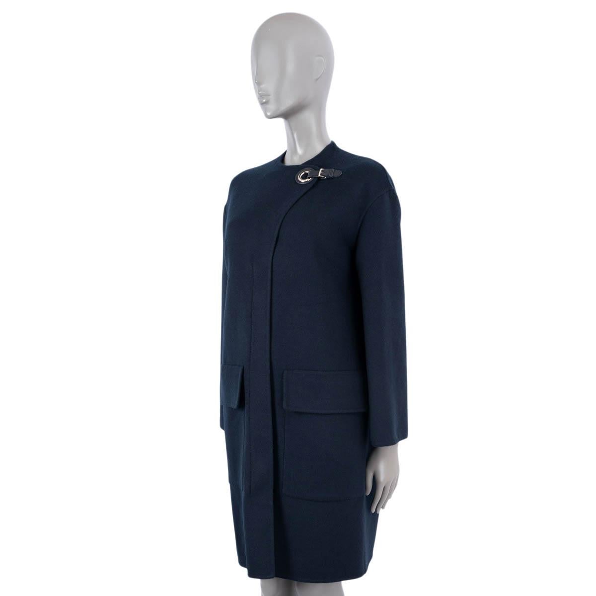 HERMES navy blue cashmere 2022 ZIP-FRONT Coat Jacket w EYELET CLOSURE 36 XS In Excellent Condition For Sale In Zürich, CH