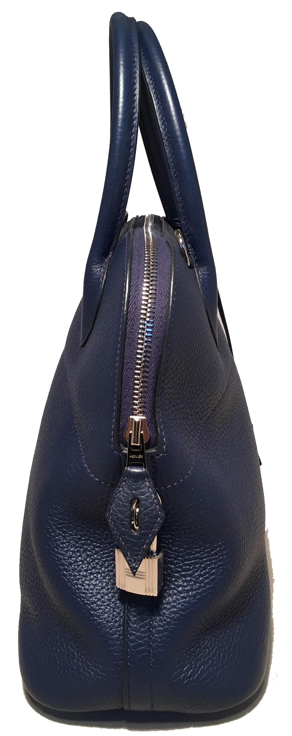 Hermes Navy Blue Clemence 31cm Bolide Bag and Shoulder Strap in excellent condition. Navy clemence leather exterior trimmed with silver palladium hardware. Removable shoulder strap. Top zipper closure opens to a navy kidskin lined interior with one