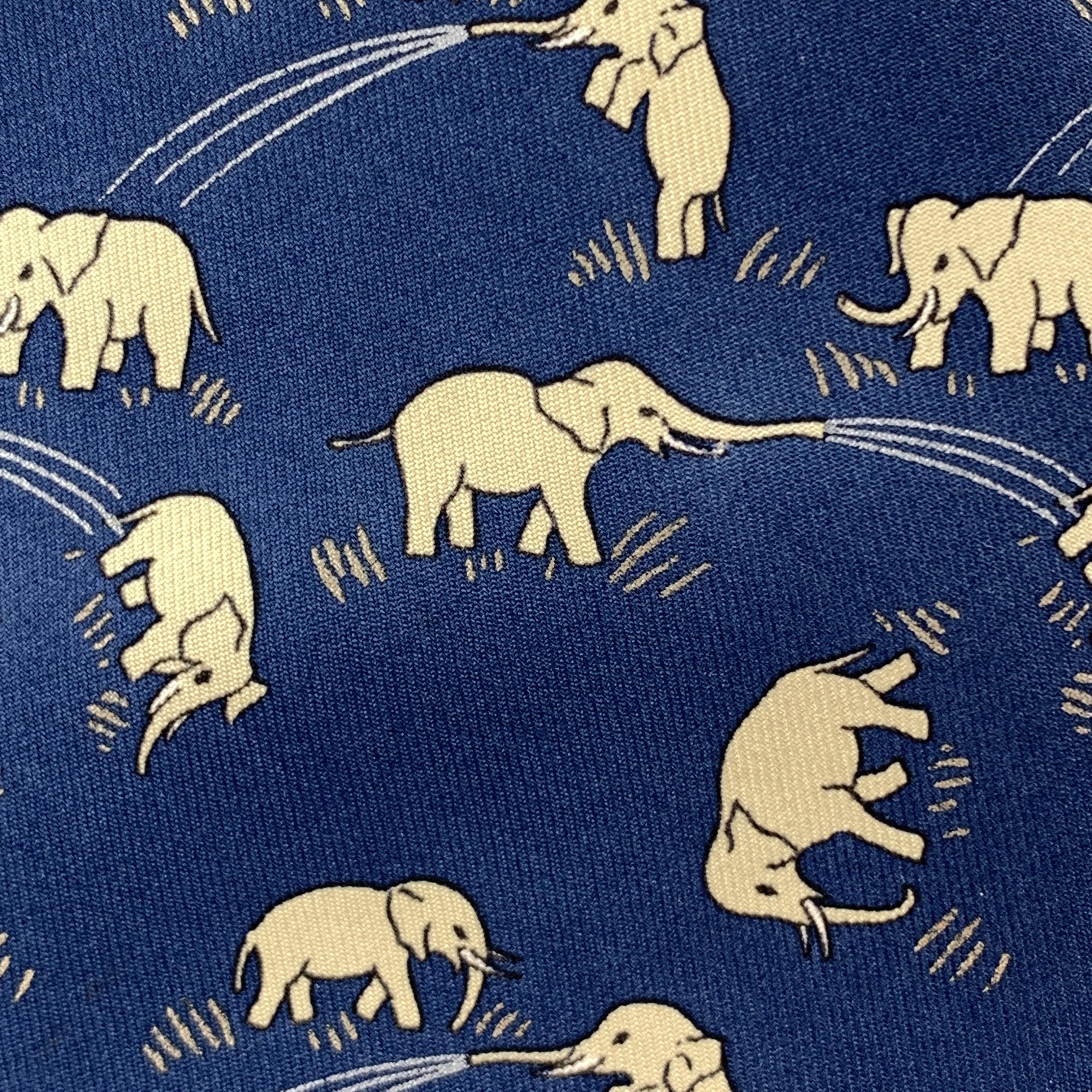 HERMES necktie comes in navy blue silk twill with all over beige elephant print. Wear throughout. As-is. Made in France.

Good Pre-Owned Condition.

Width: 3.5 in.  