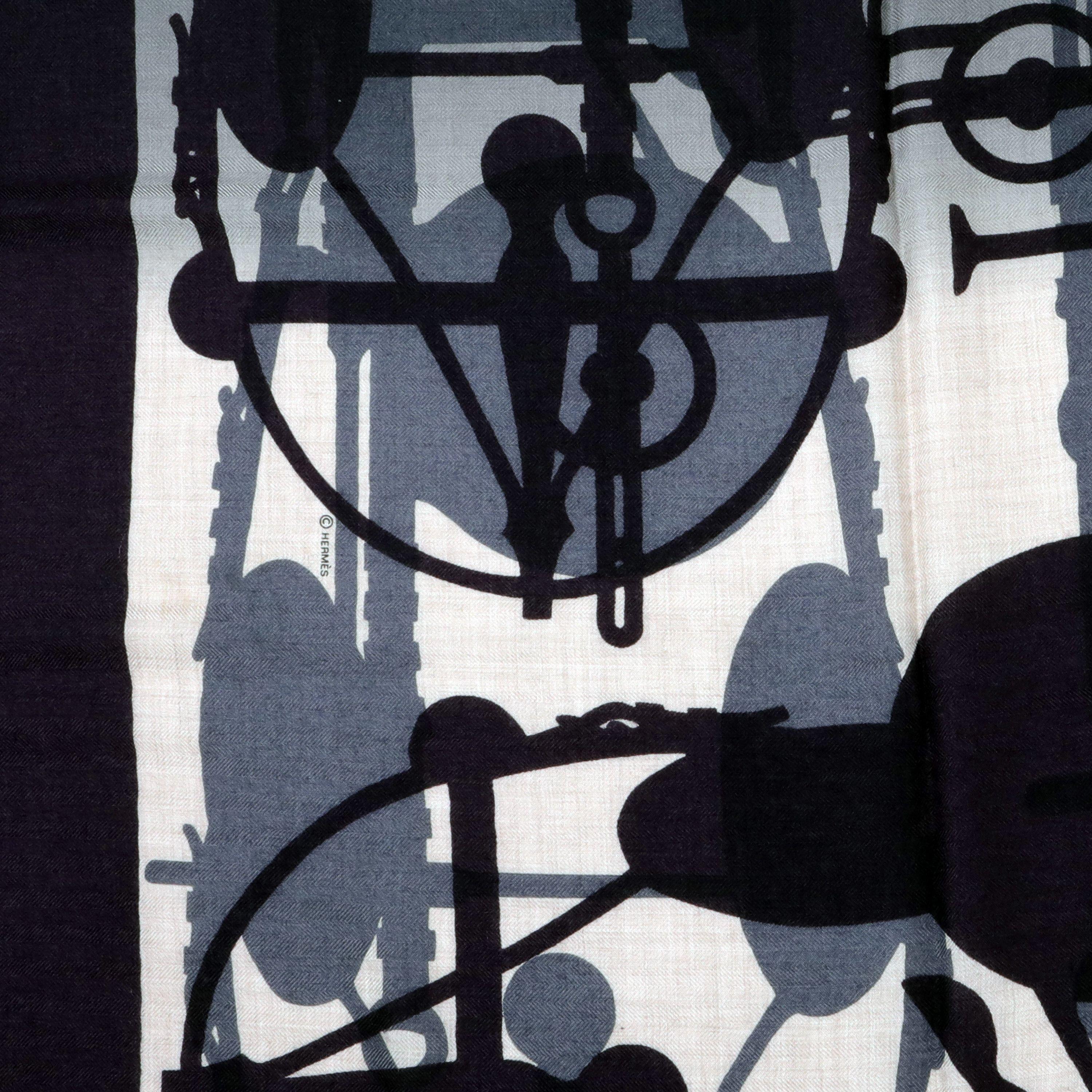 Gris Écharpe en cachemire à motifs géométriques gris violet marine Hermès en vente
