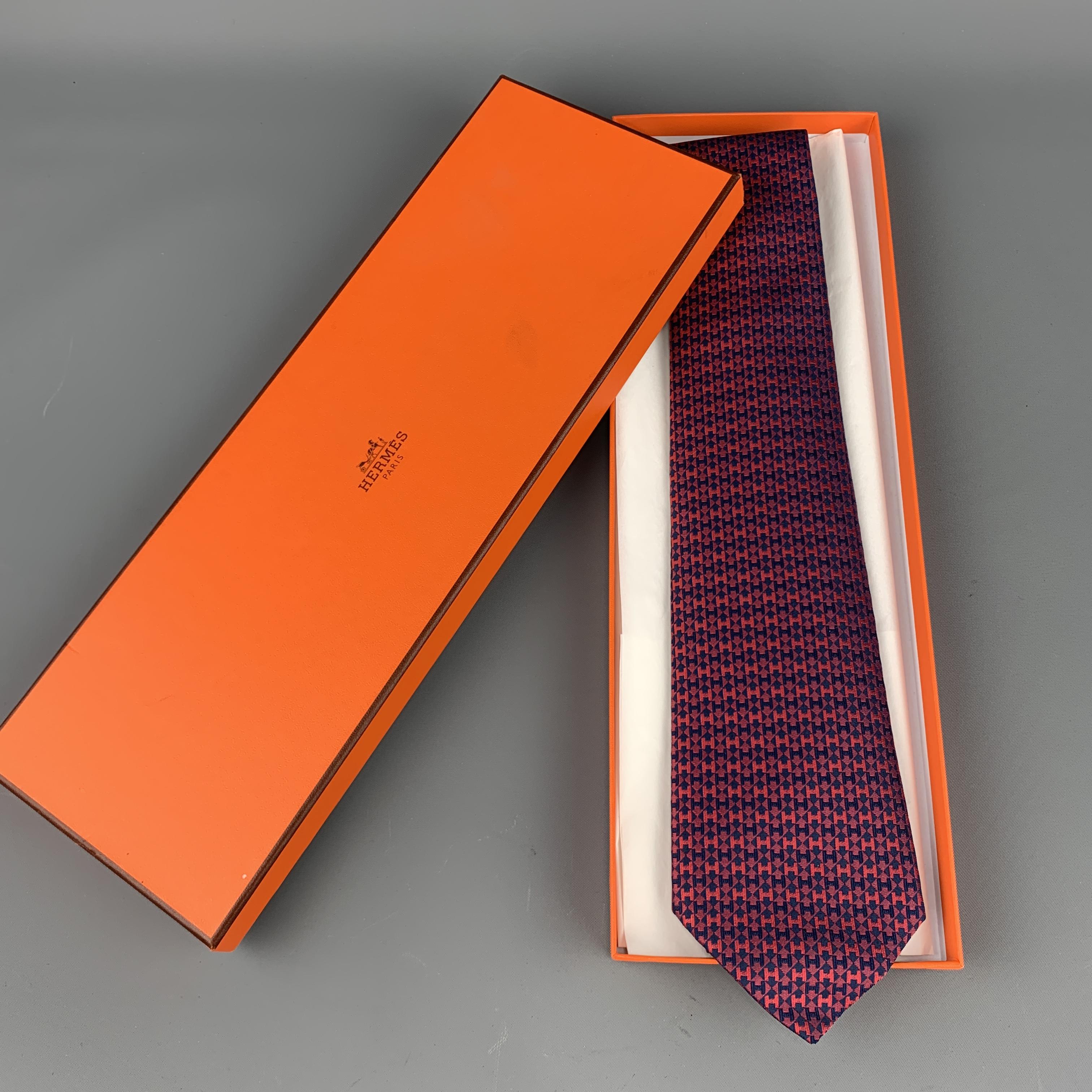 HERMES Navy & Red Diamond H Print Silk Tie In Excellent Condition In San Francisco, CA