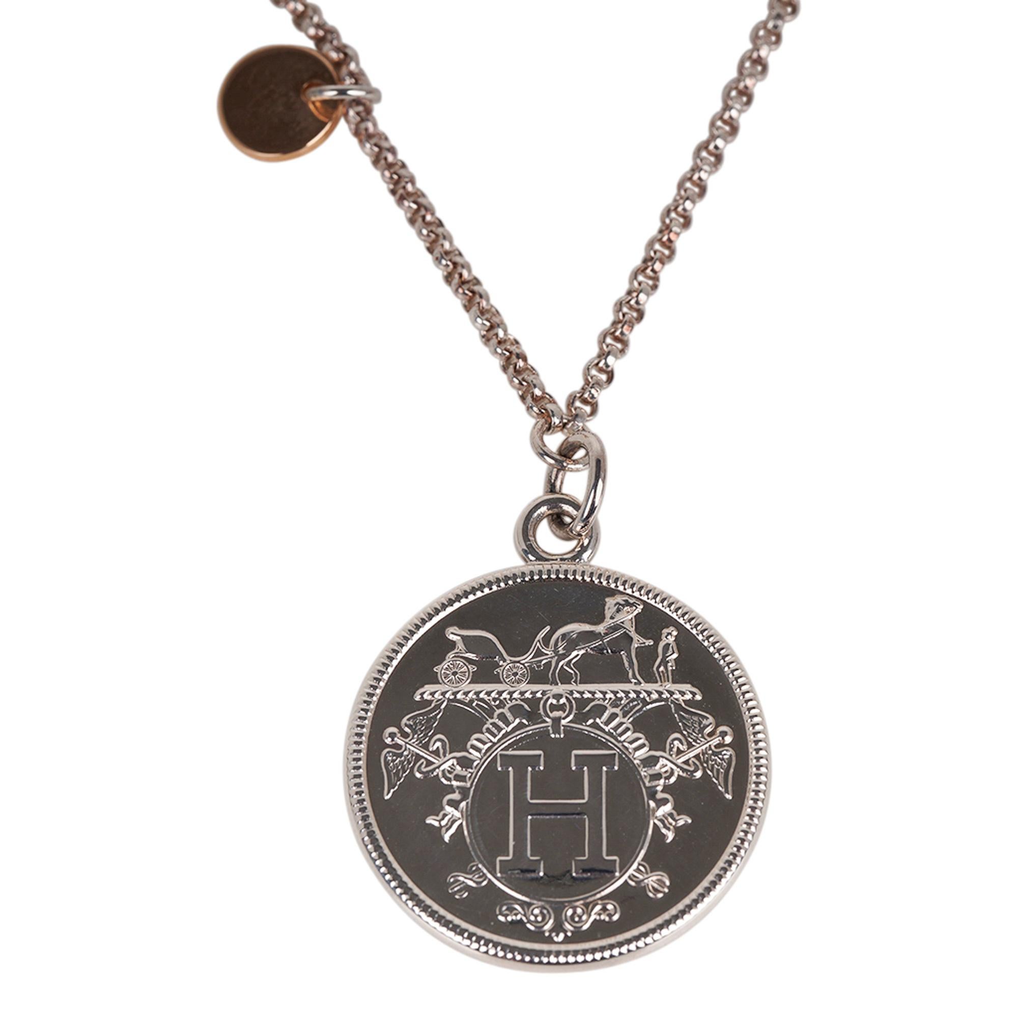 Mightychic offers an Hermes Ex Libris Necklace Medium Model.
Featured in Sterling Silver with small round disk pendant in 18k Rose Gold.
Toggle closure.
Beautiful and unmistakably Hermes.
Comes with Hermes box.
NEW or NEVER WORN.
final