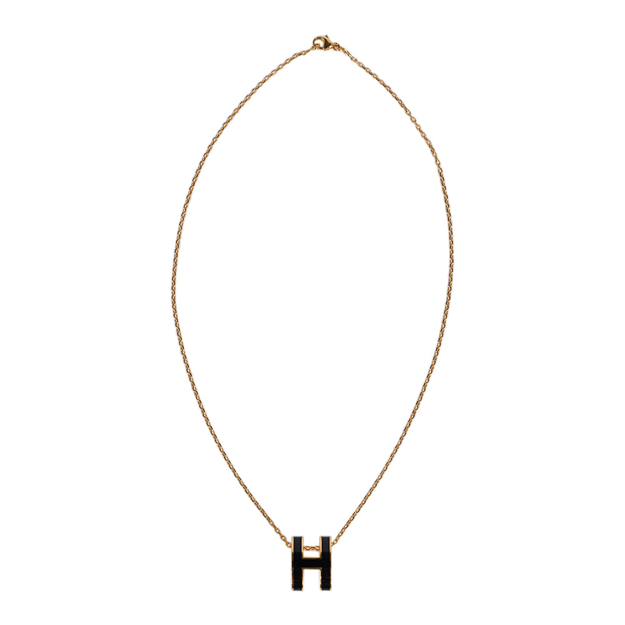 Mightychic offers a Mini Hermes Pop H Necklace featured in Black lacquered metal.
Pop H pendant on 16