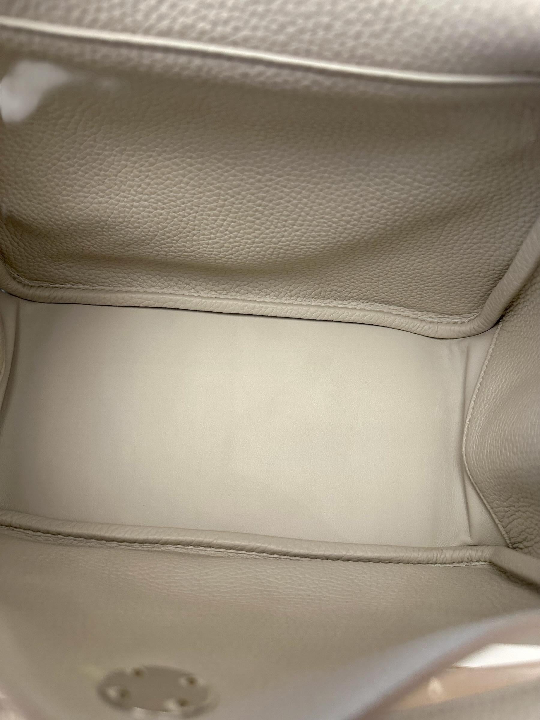 Hermès Sac en cuir Lindy 26 Beton Clemence jamais porté en vente 8