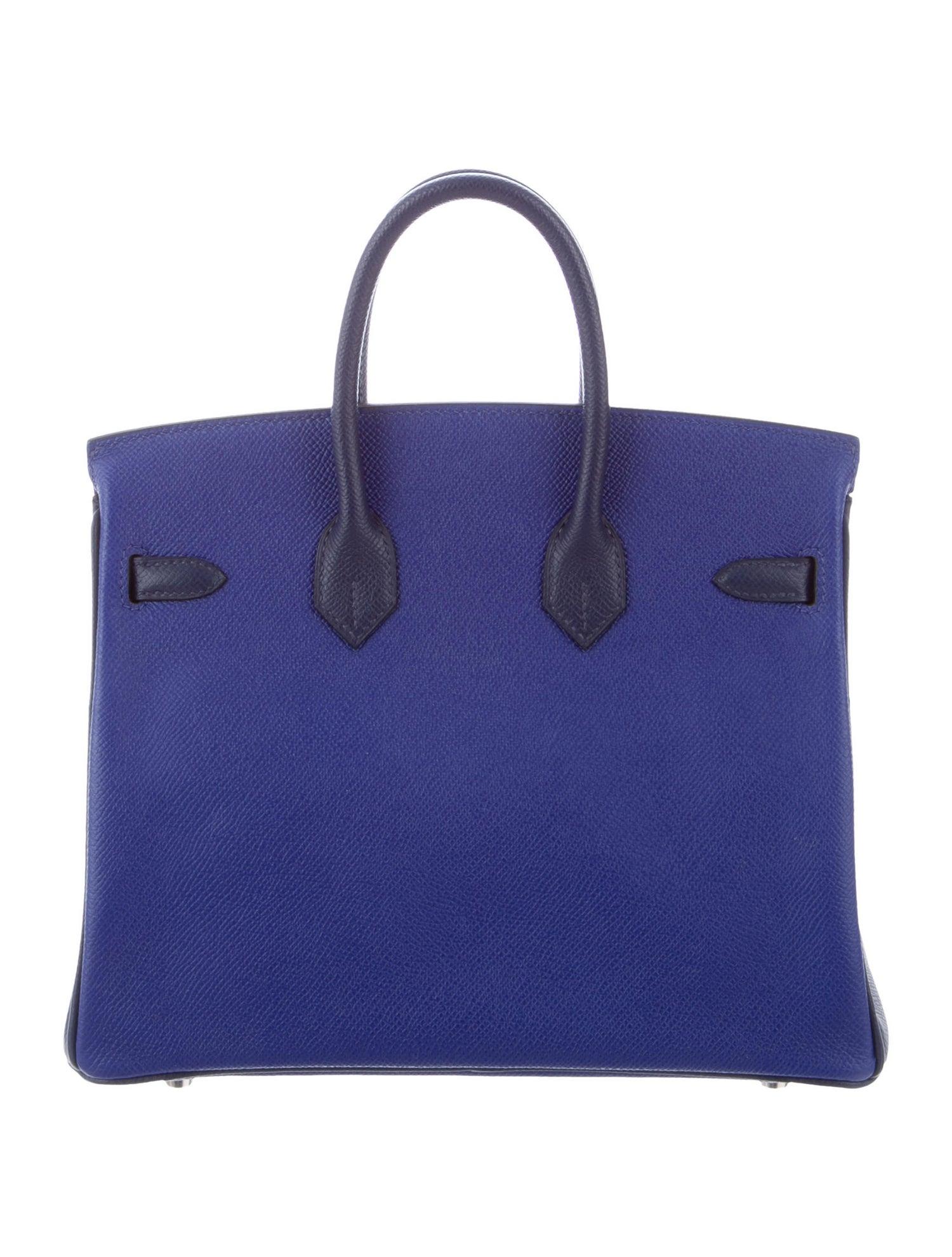 
• Leather
• Palladium plated hardware
• Leather lining
• Turn-lock closure
• Made in France
• Date code present
• Handle drop 3